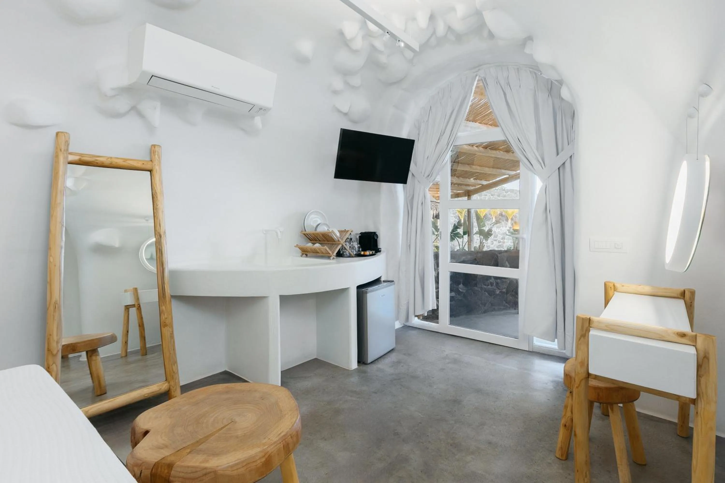 Bed in Theano Cave Suites & Villas