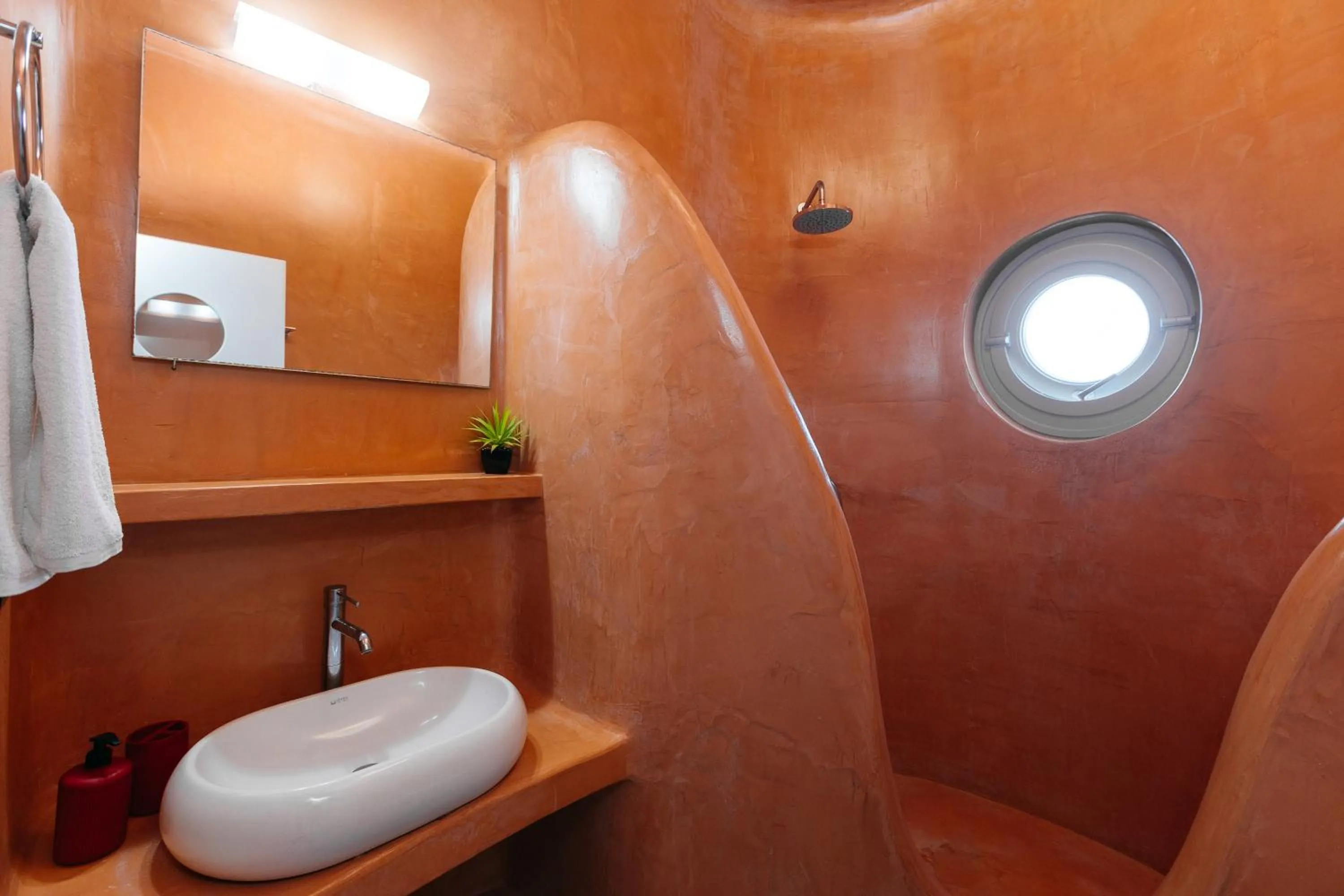 Theano Cave Suites & Villas