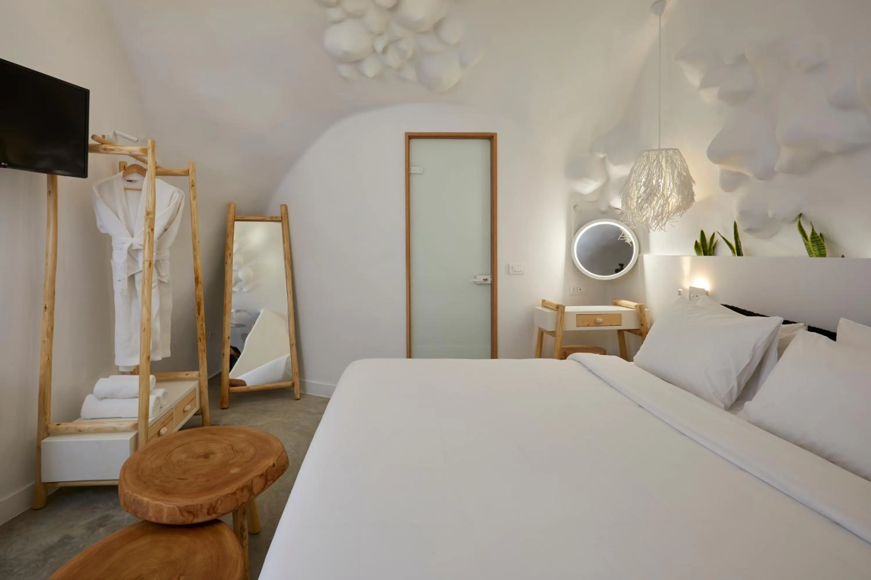 Bed in Theano Cave Suites & Villas