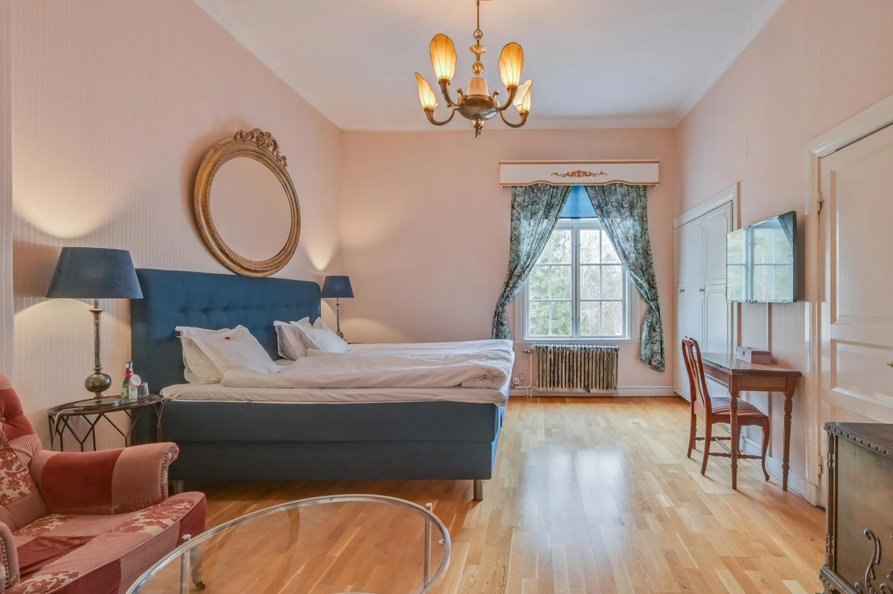 Bed in Hotell Plevnagården