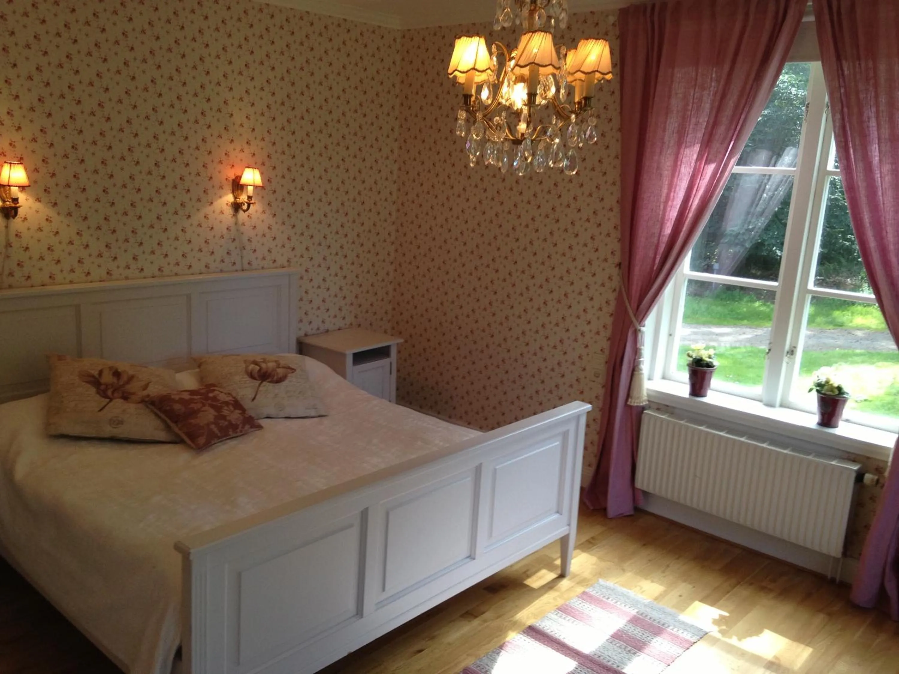 Bed in Hotell Plevnagården