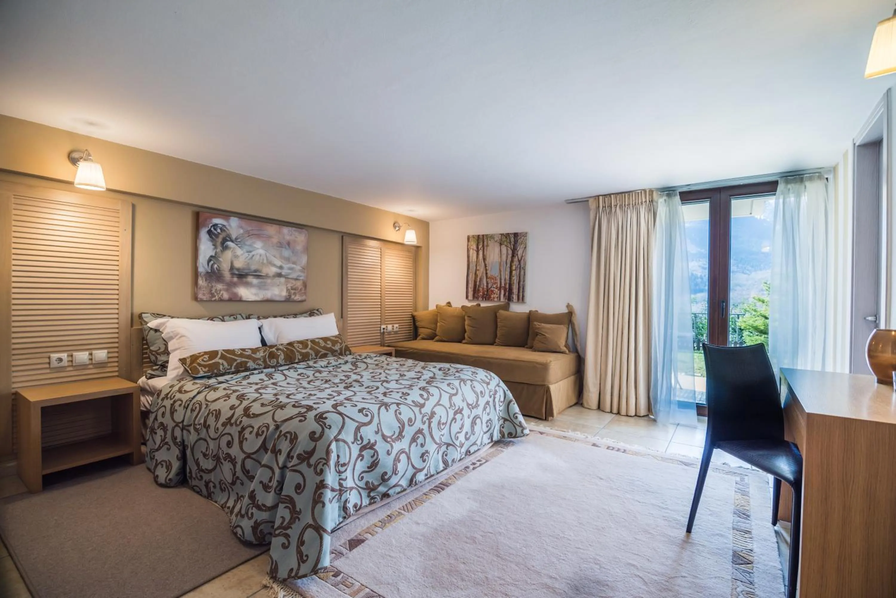 Bedroom, Bed in Forest Suites Boutique Hotel