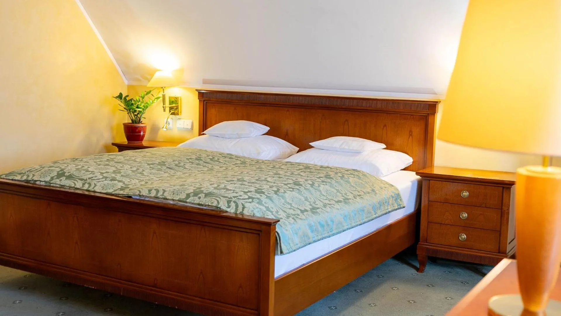 Photo of the whole room, Bed in Altstadthotel Bräuwirt