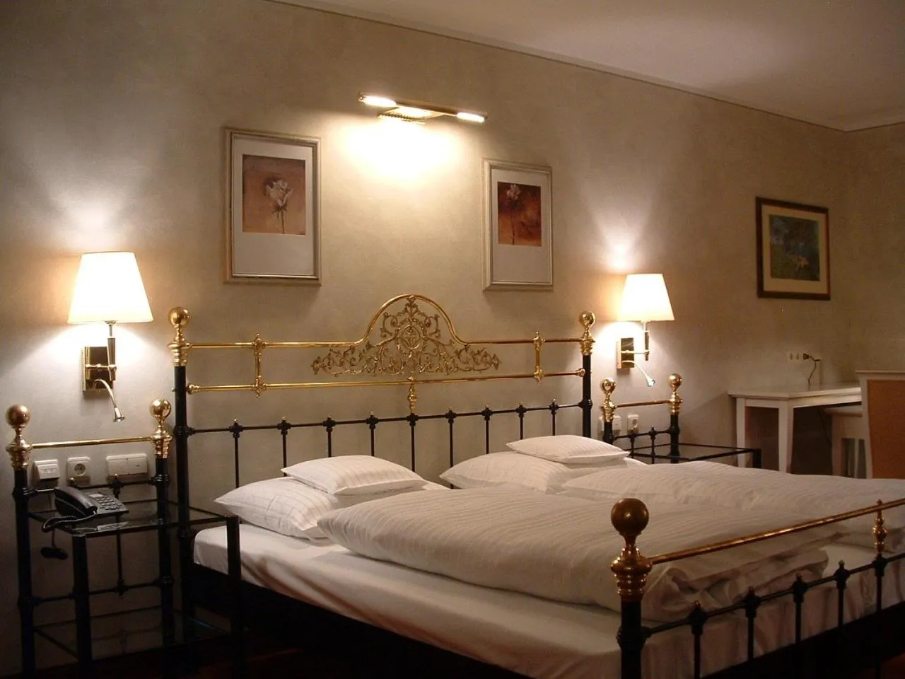 Bed in Altstadthotel Bräuwirt