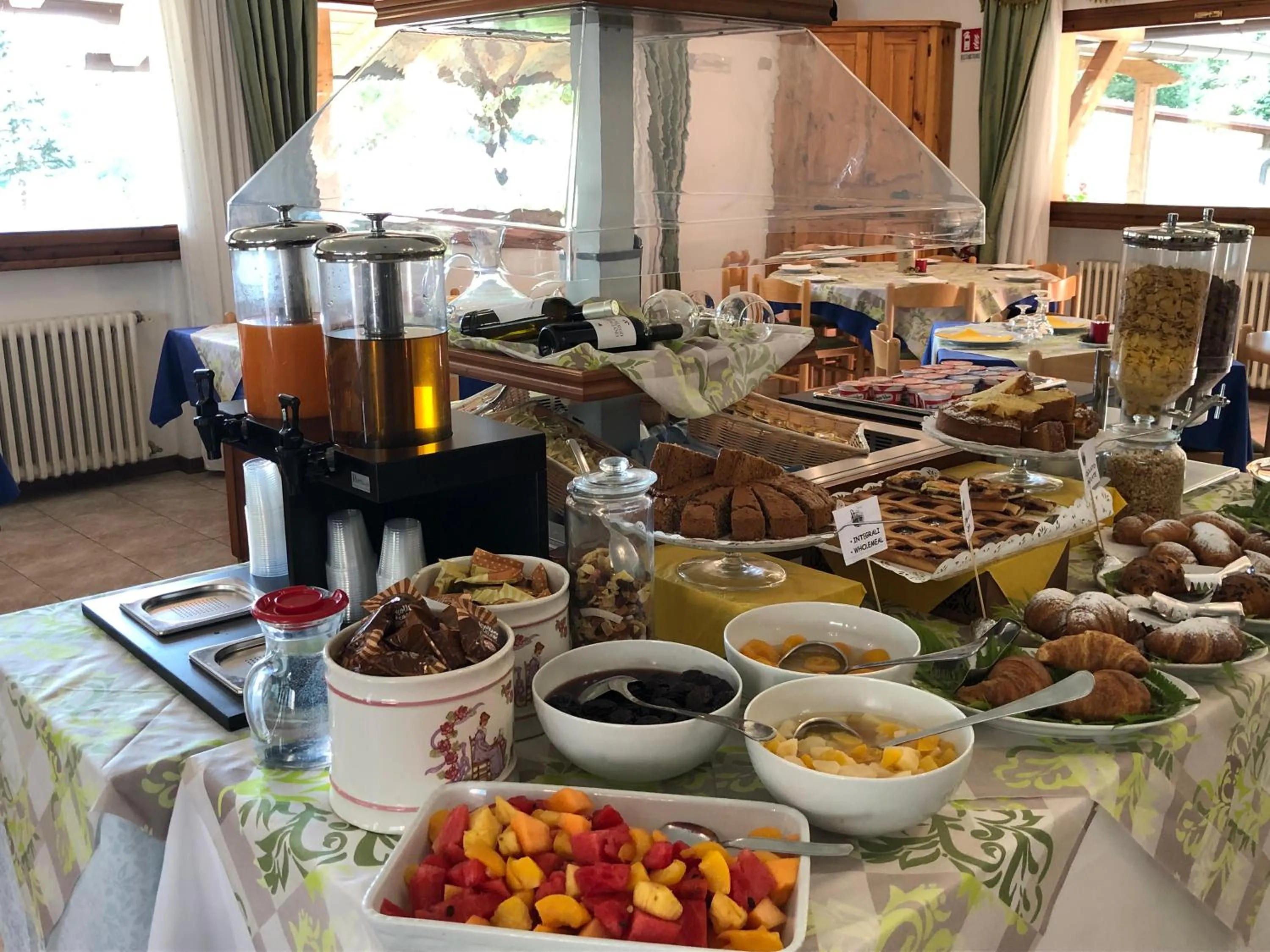 Buffet breakfast in Park Hotel Bellevue