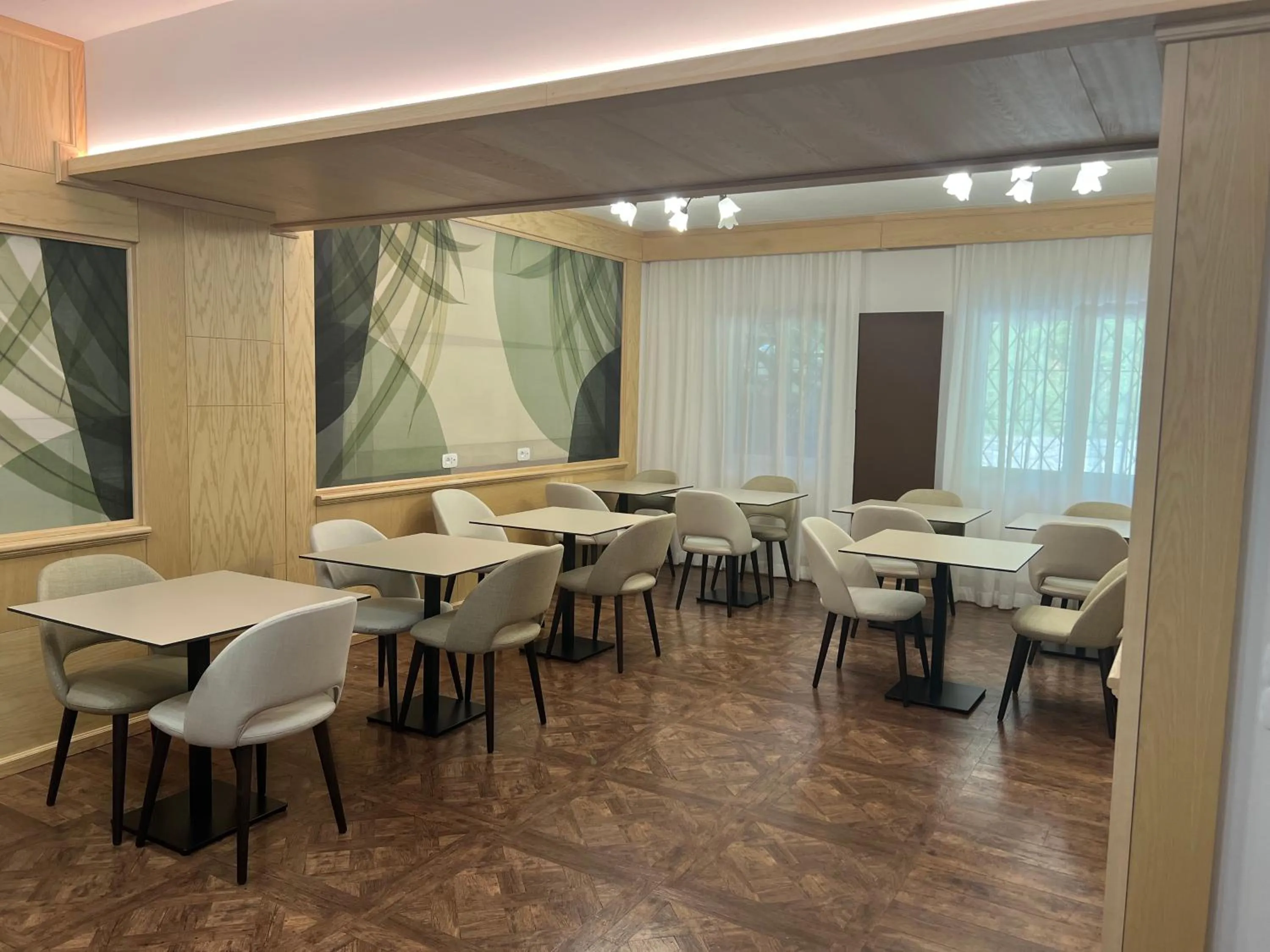 Restaurant/places to eat in Park Hotel Bellevue