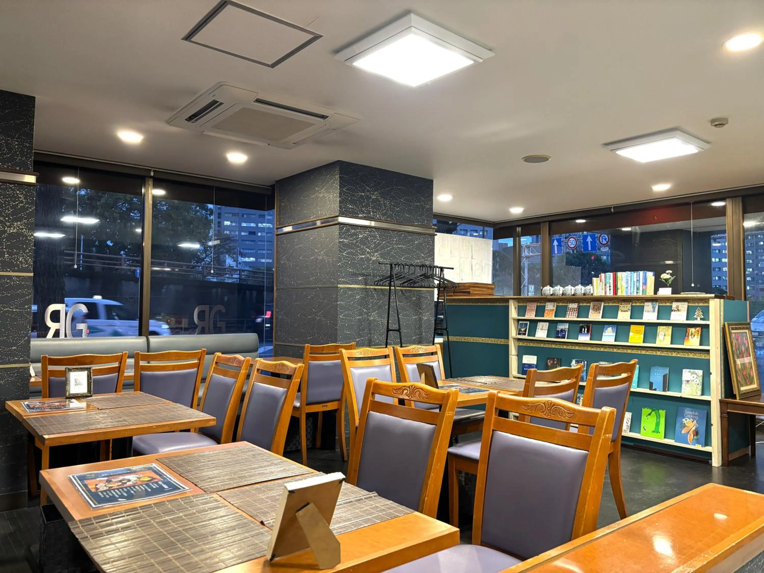 Restaurant/places to eat in GR Hotel Ginzadori