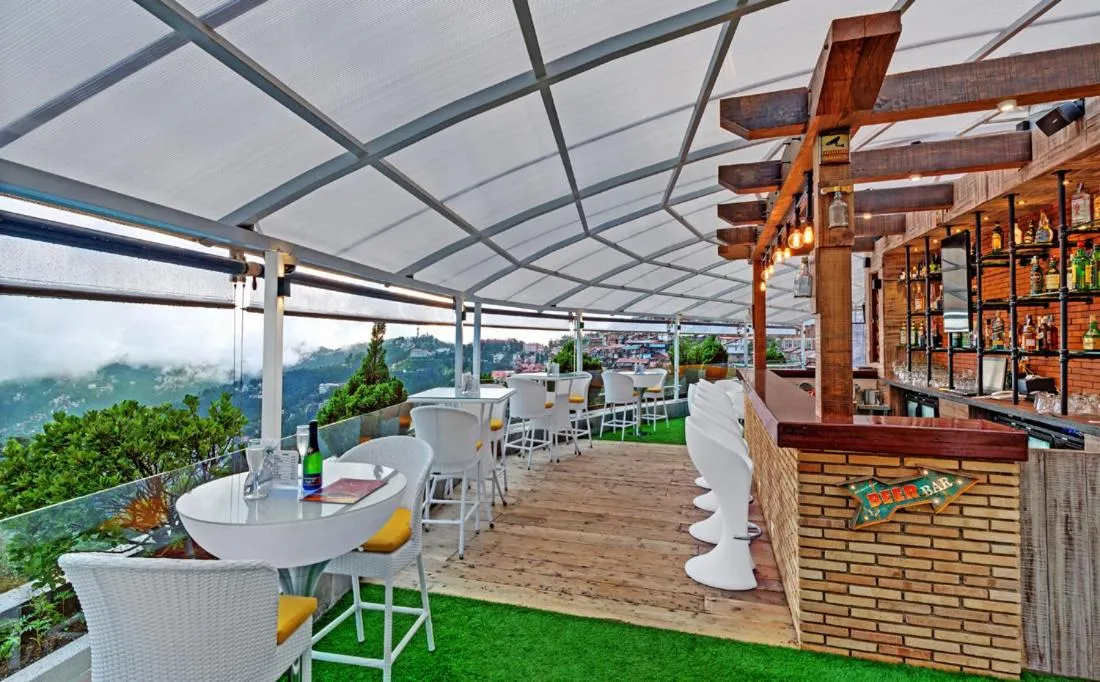 Restaurant/places to eat in Hotel Combermere