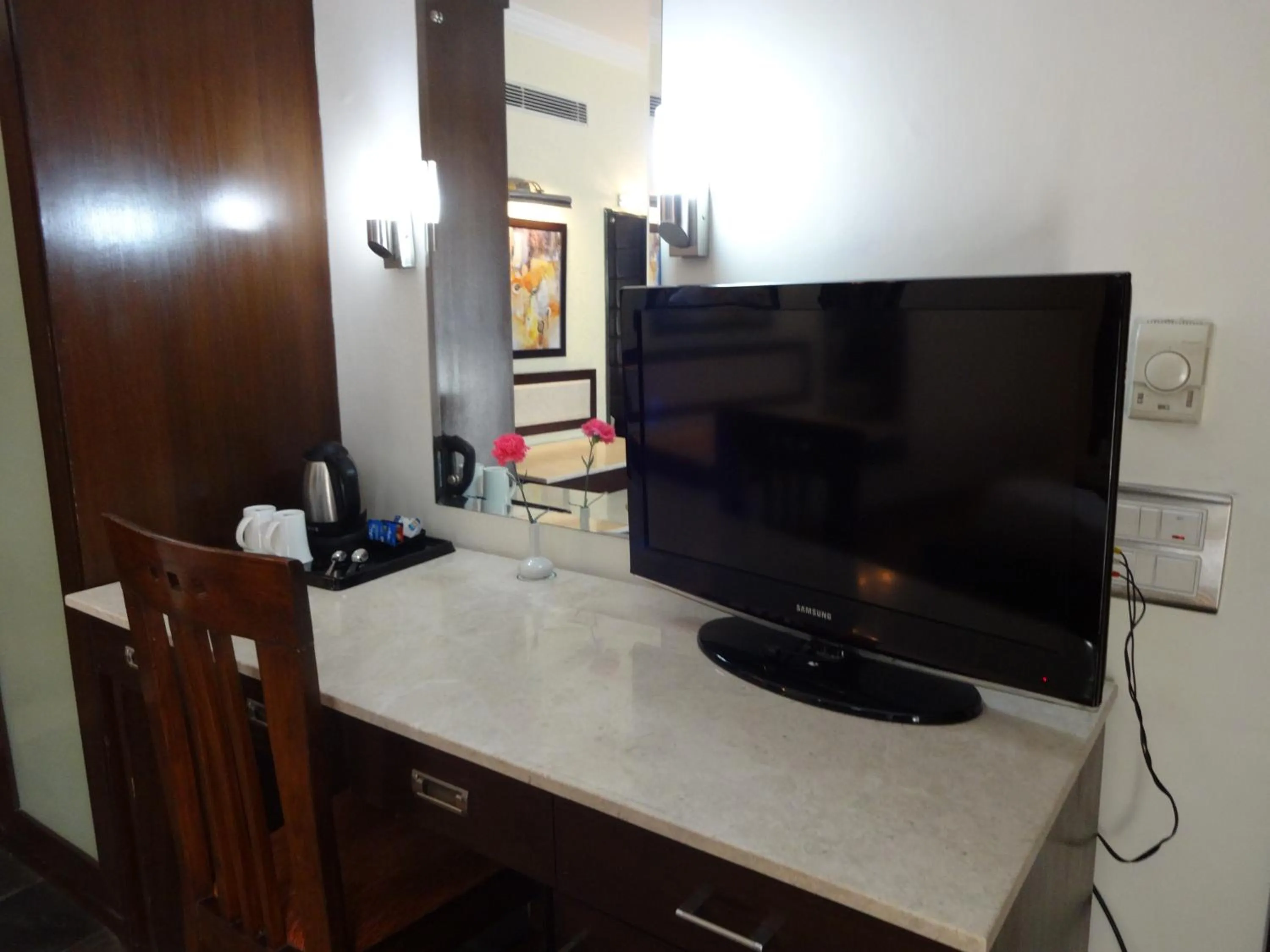 TV and multimedia in Hotel Combermere