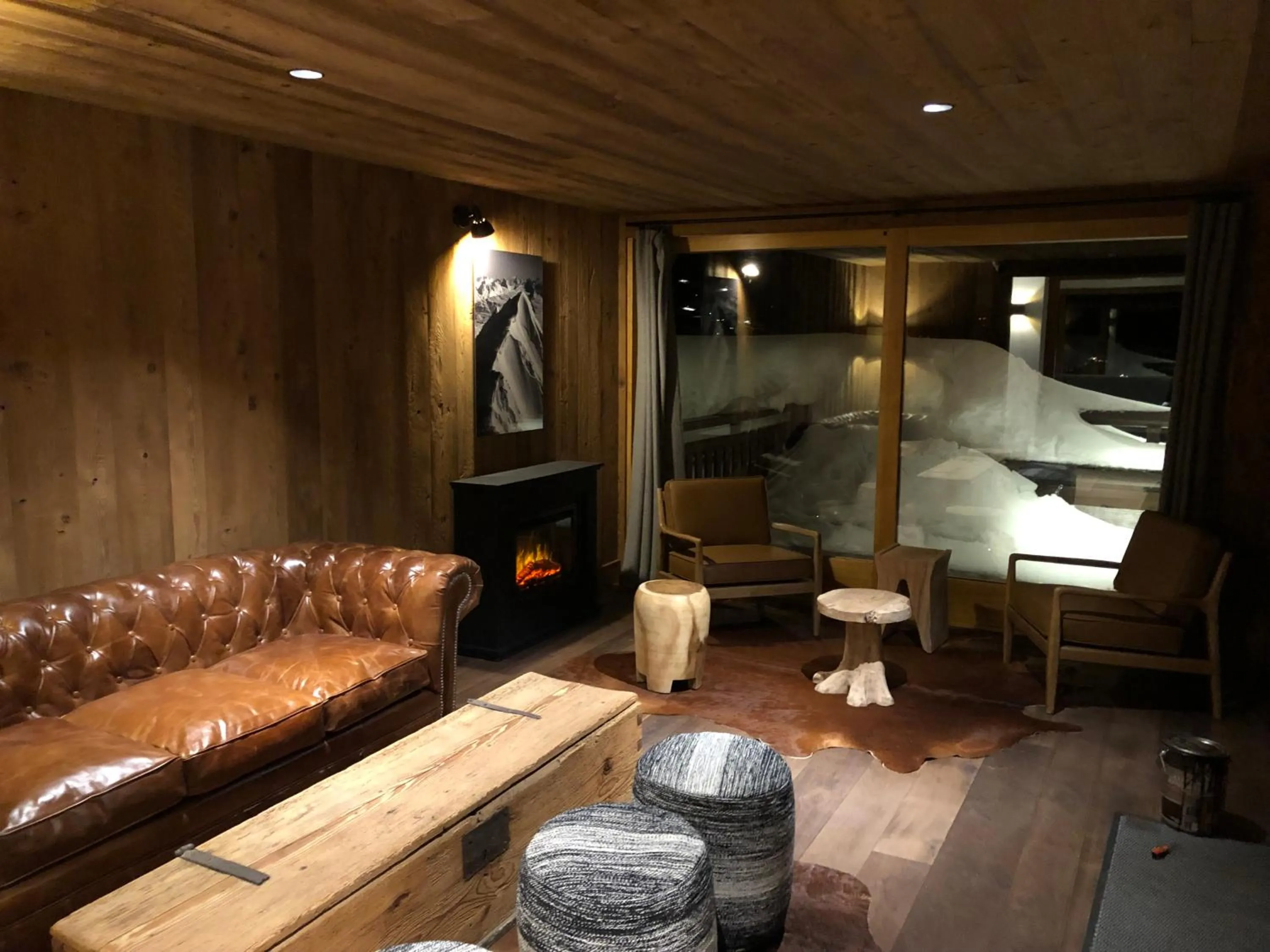 Communal lounge/ TV room in La Résidence de L'Ours