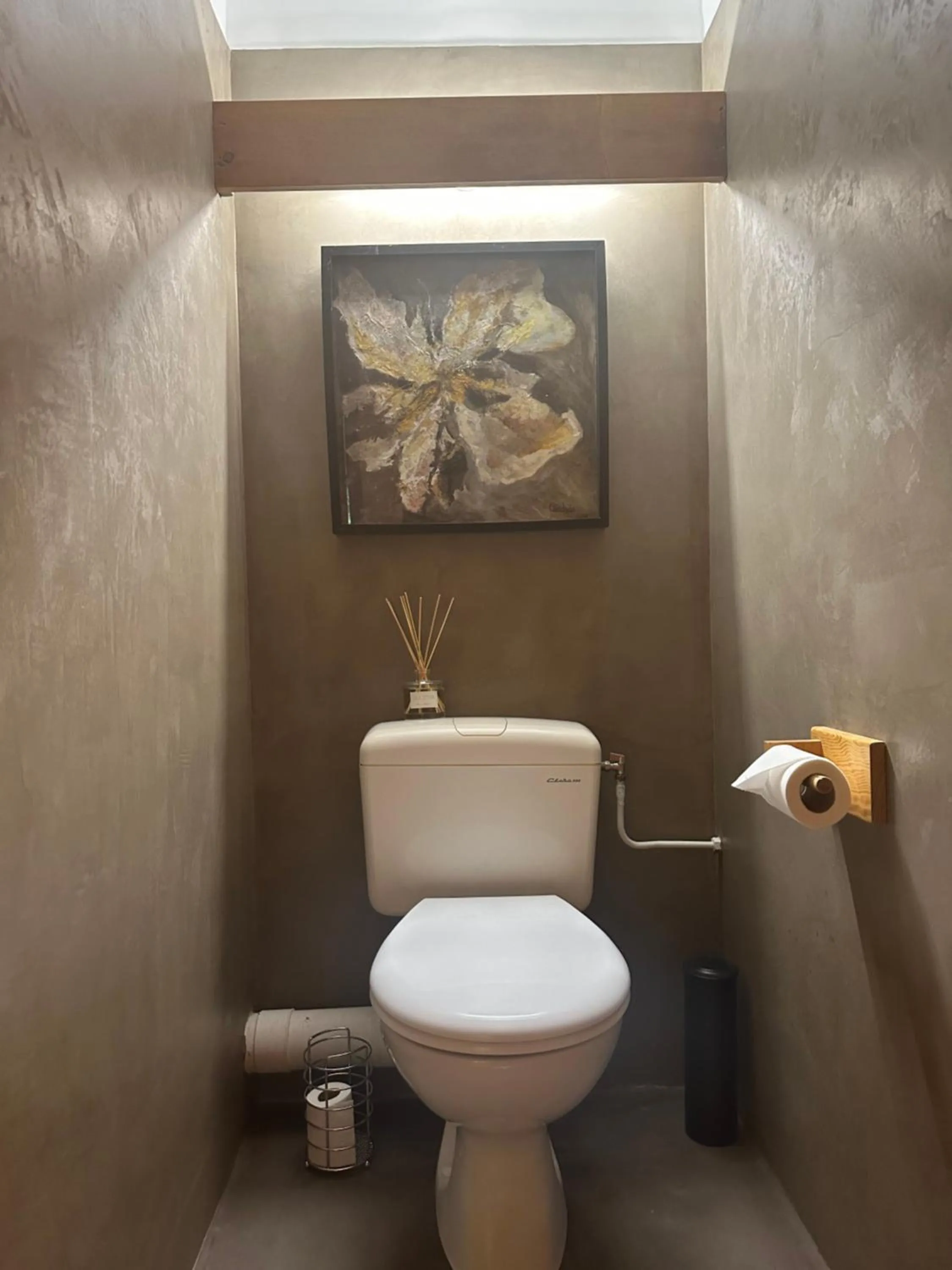 Toilet in La Résidence de L'Ours