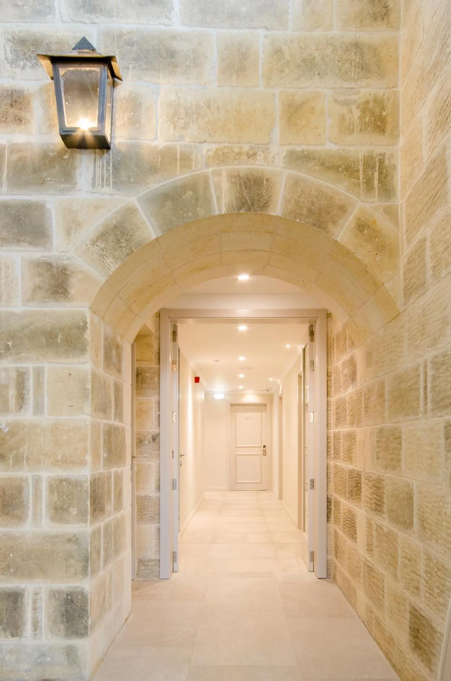 Property building in Cesca's Boutique Hotel