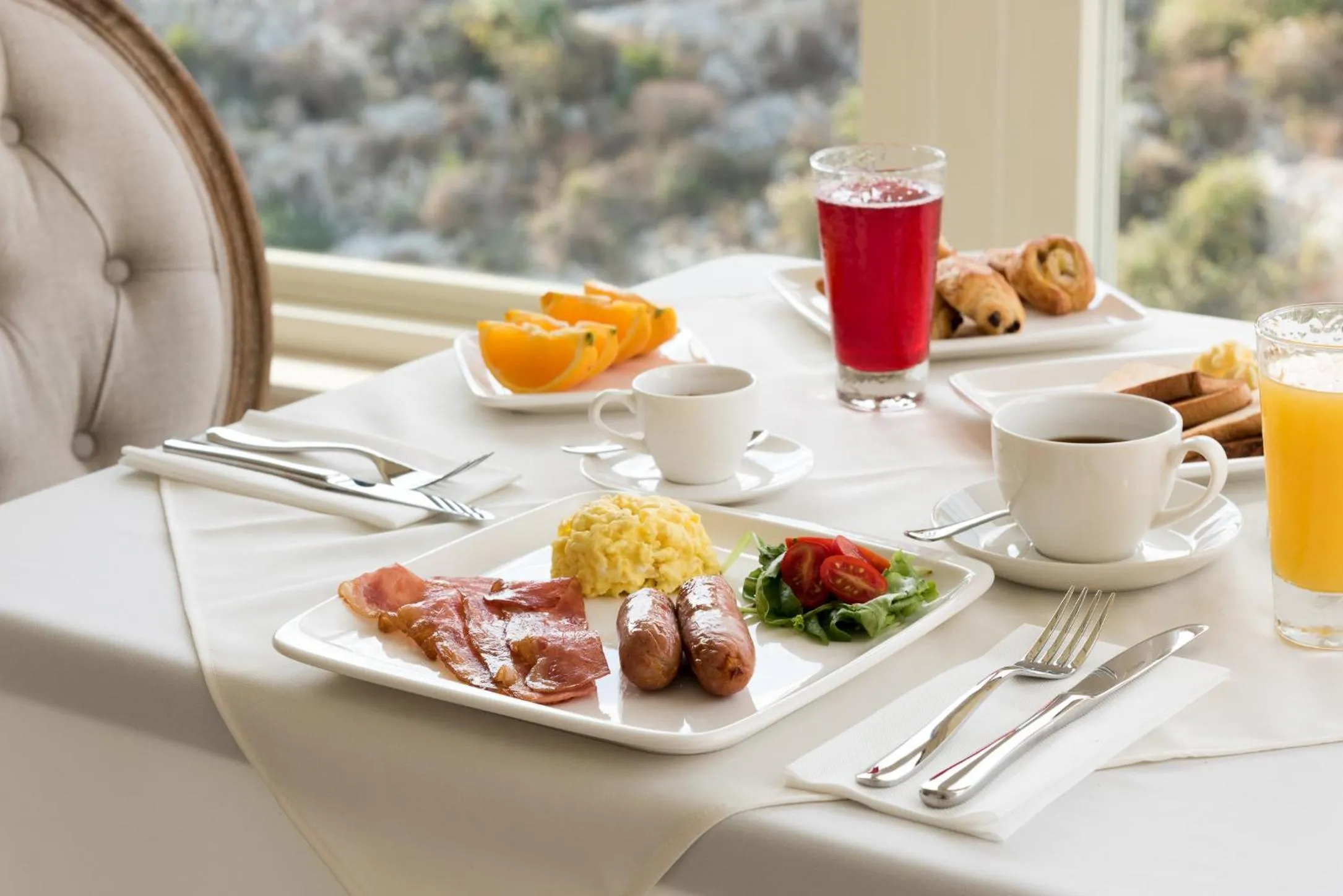 Restaurant/places to eat in Cesca's Boutique Hotel