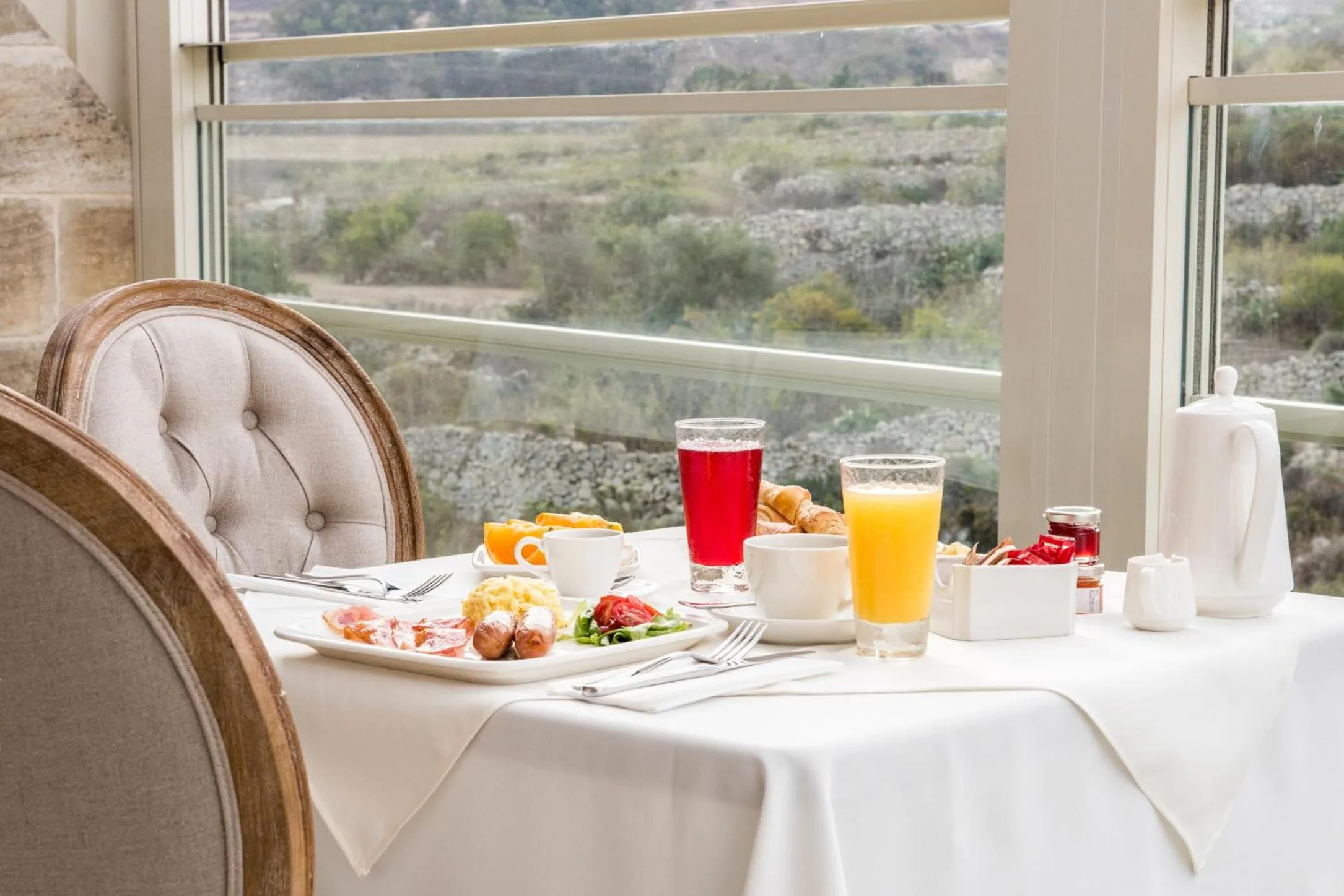 Restaurant/places to eat in Cesca's Boutique Hotel