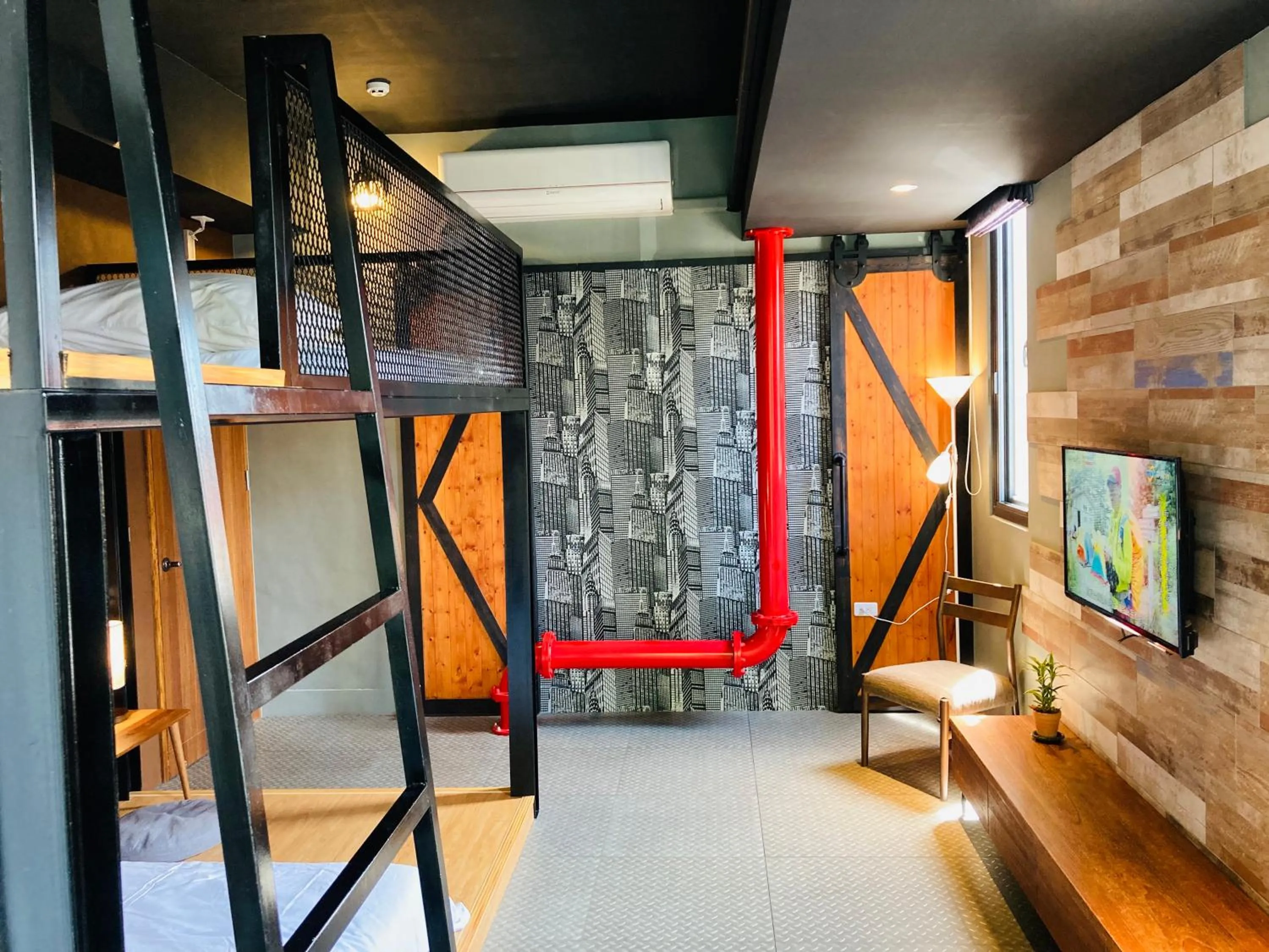 Photo of the whole room, Bed in Chi Chu B&B