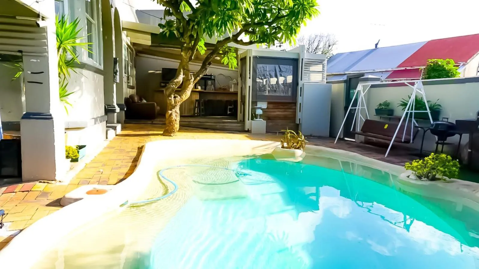 Green Elephant Backpackers