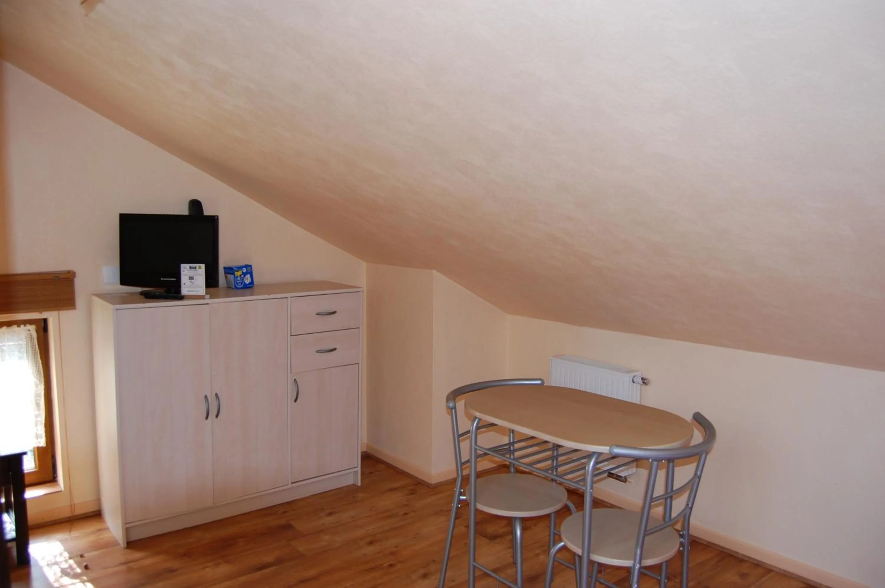 AUBERGE du BORD des EAUX - Demi-pension assurée sur réservation