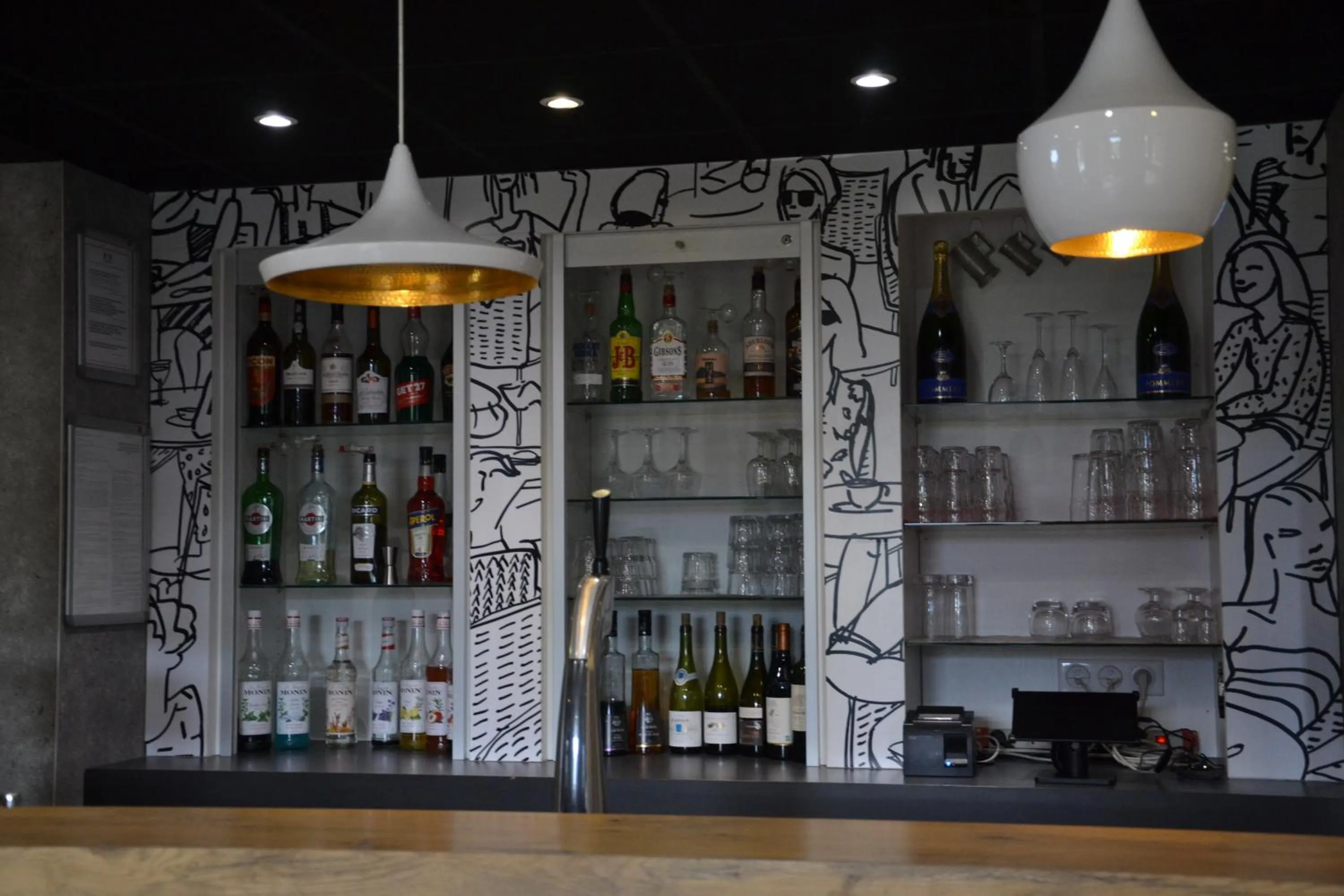 Lounge or bar in ibis Chambery