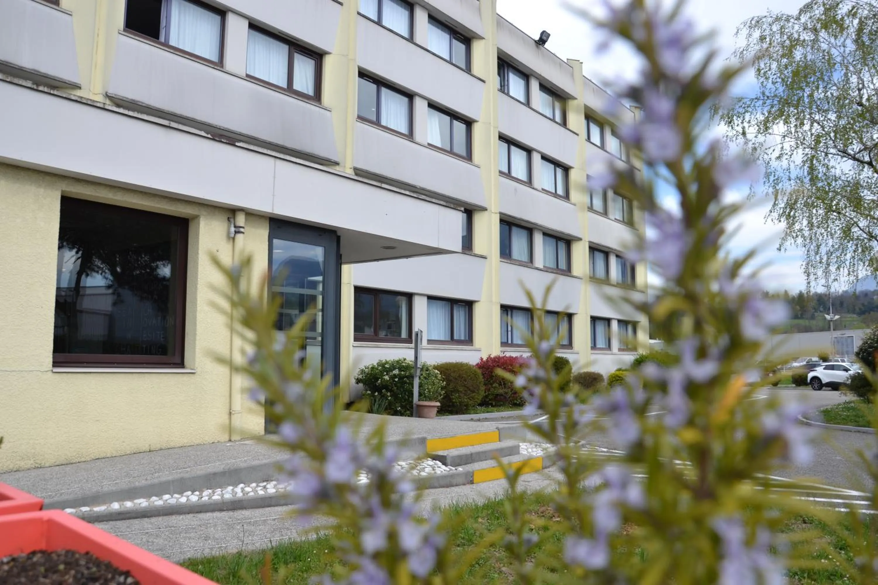 Facade/entrance in ibis Chambery