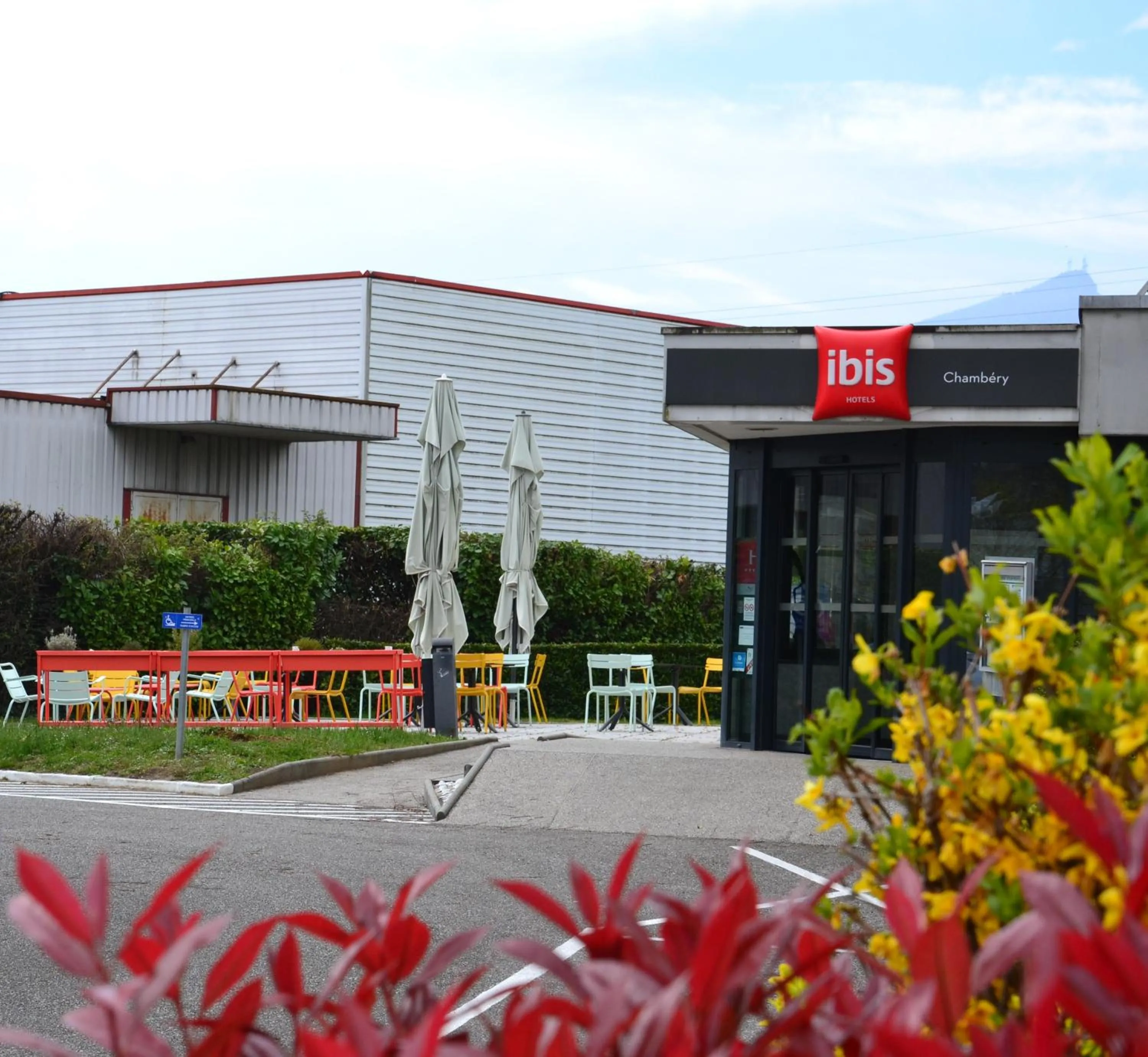 Facade/entrance in ibis Chambery