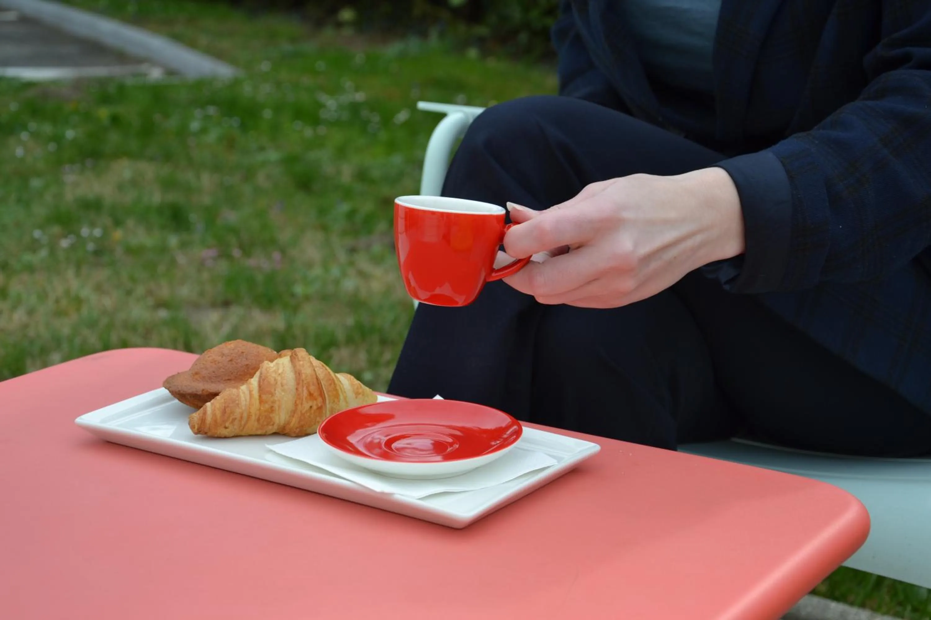 Lounge or bar in ibis Chambery