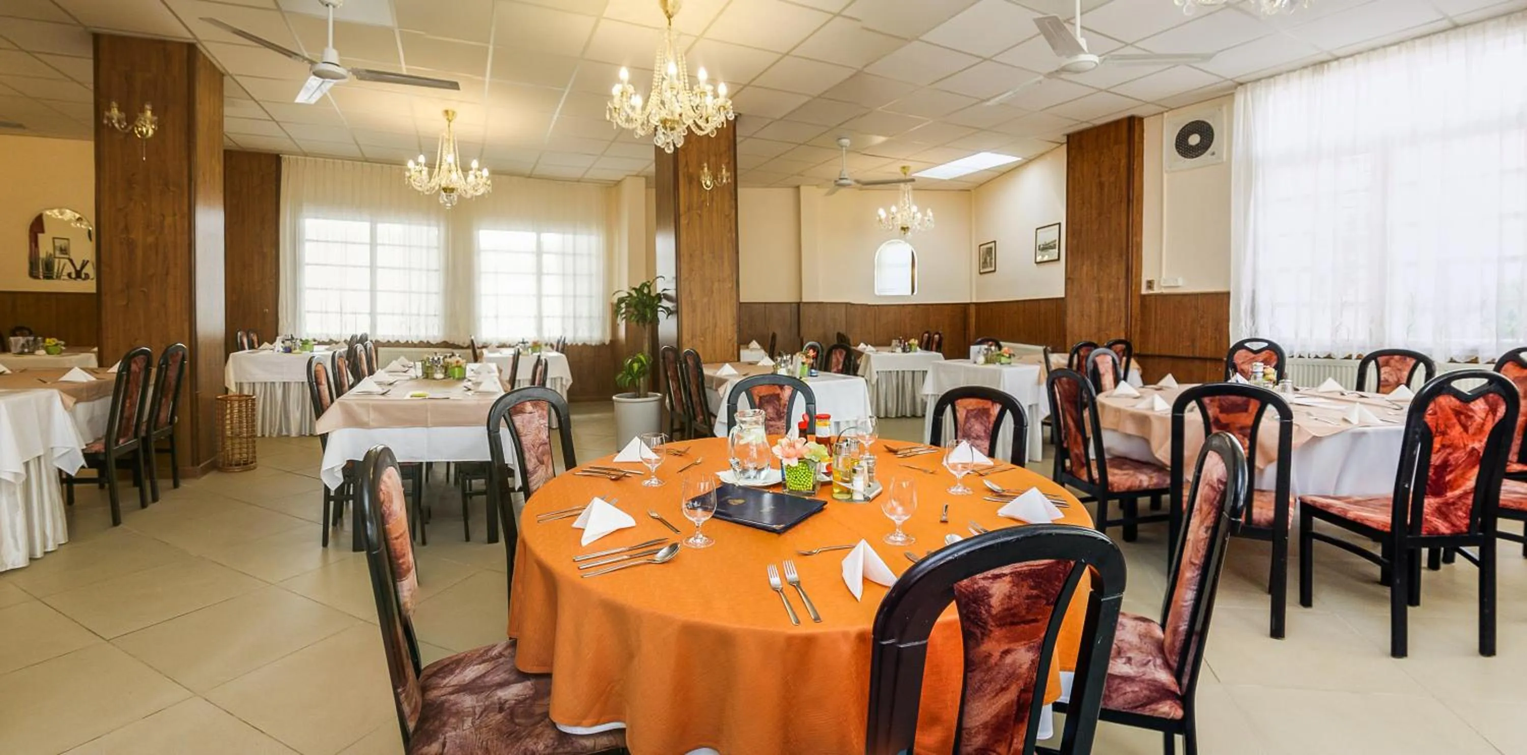 Restaurant/places to eat in Ensana Pro Patria