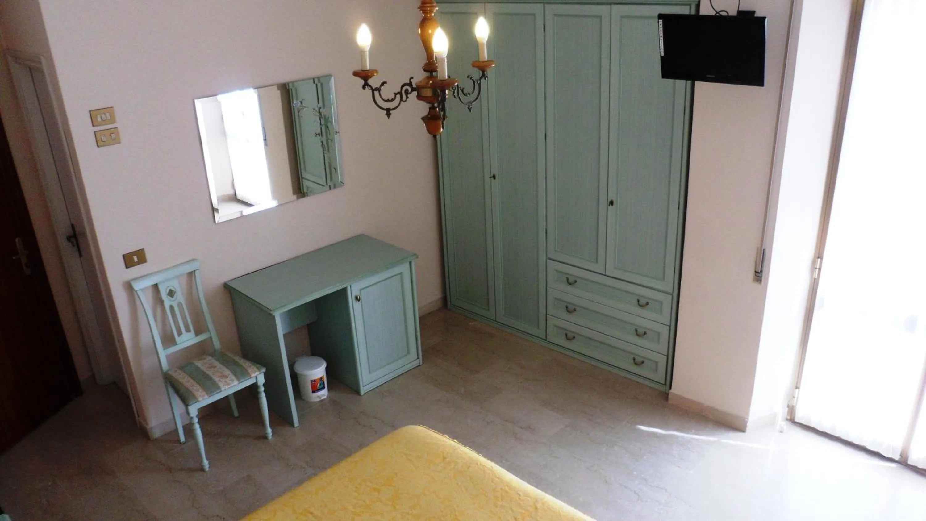 TV and multimedia in Hotel Reali