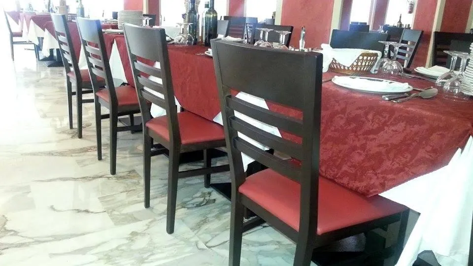 Restaurant/places to eat in Hotel Reali