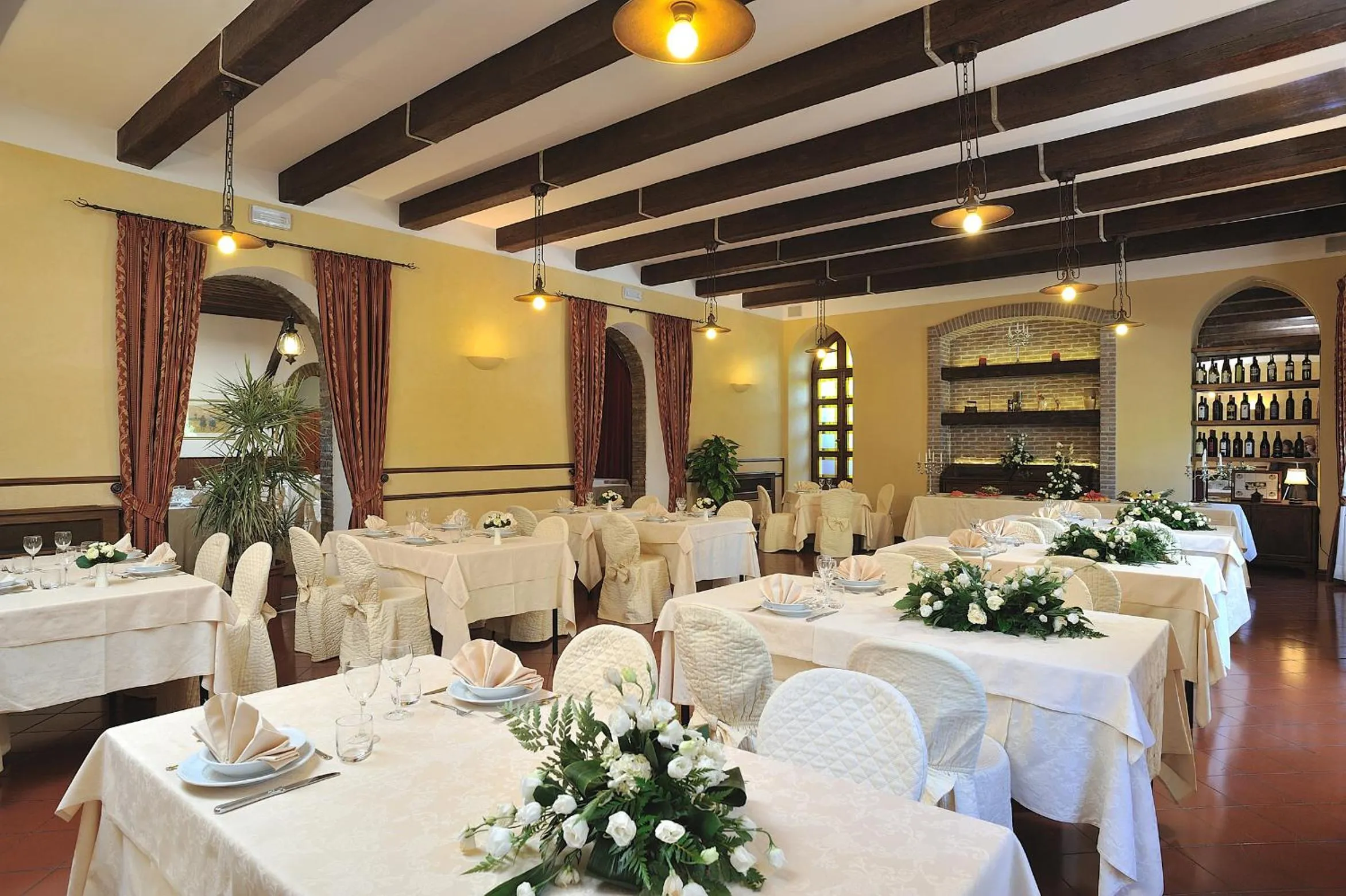 Restaurant/places to eat in Hotel Bel Sit