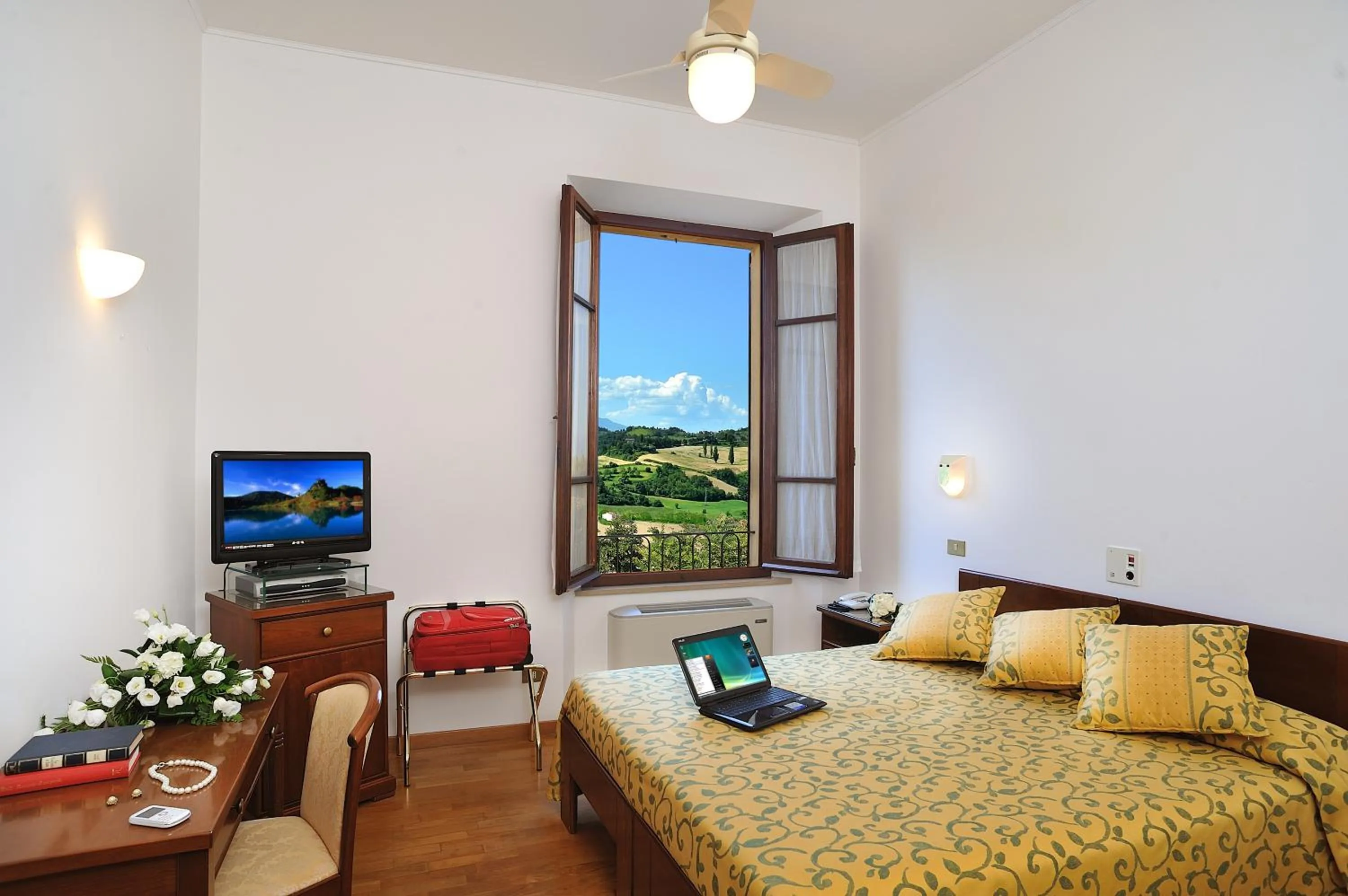 Bed in Hotel Bel Sit