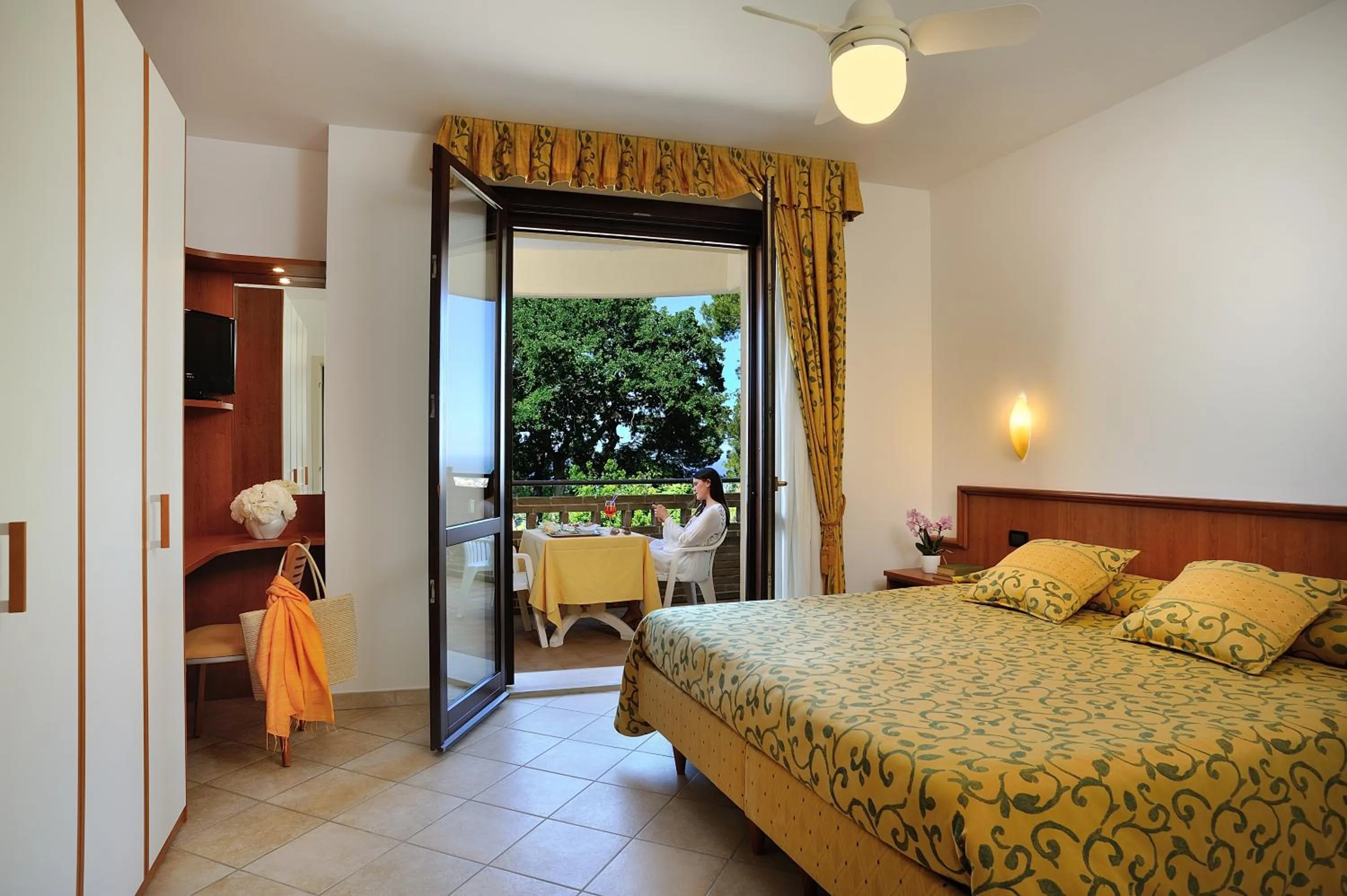 Bed in Hotel Bel Sit