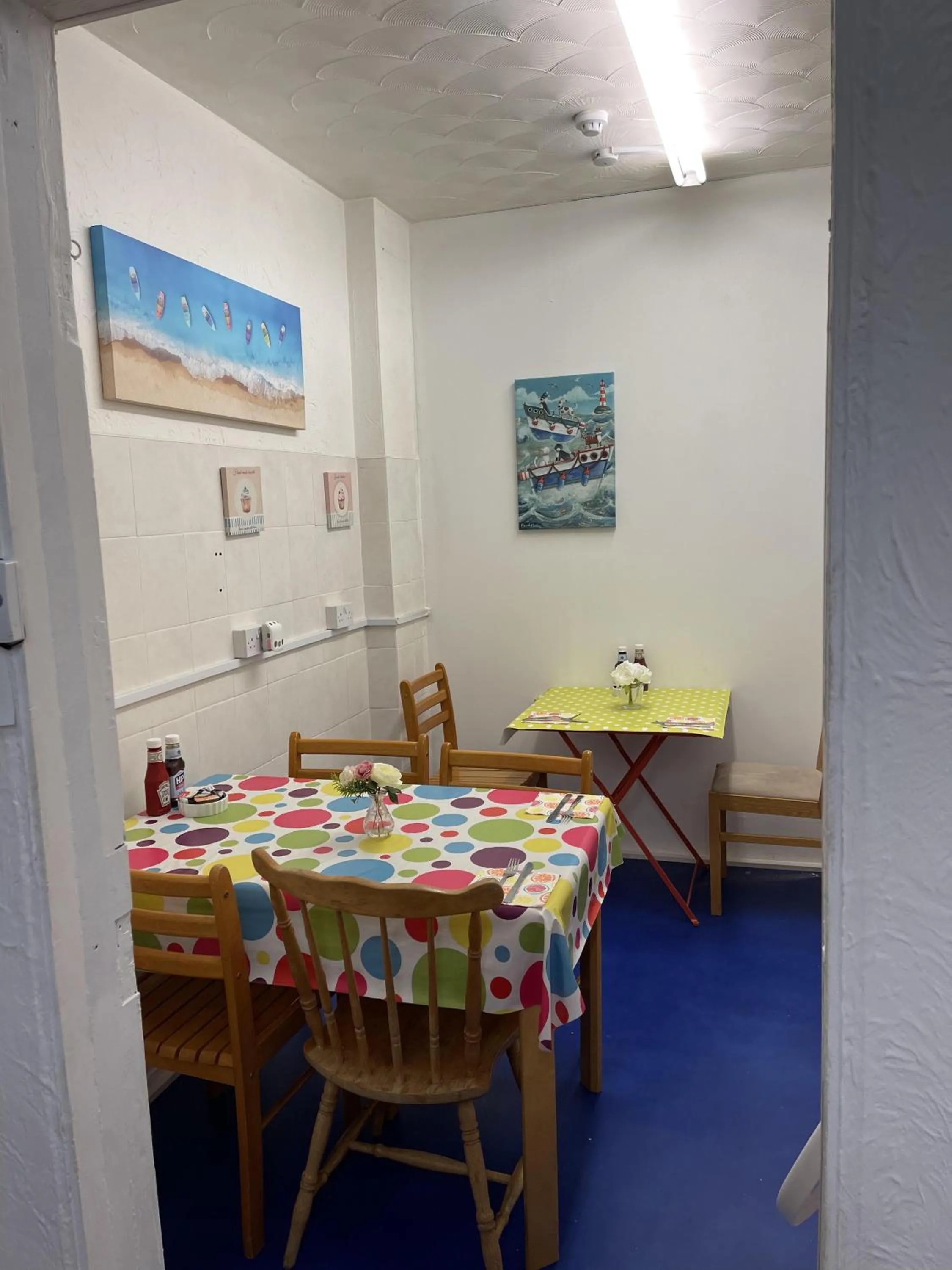 Dining area in Henrys on the Prom