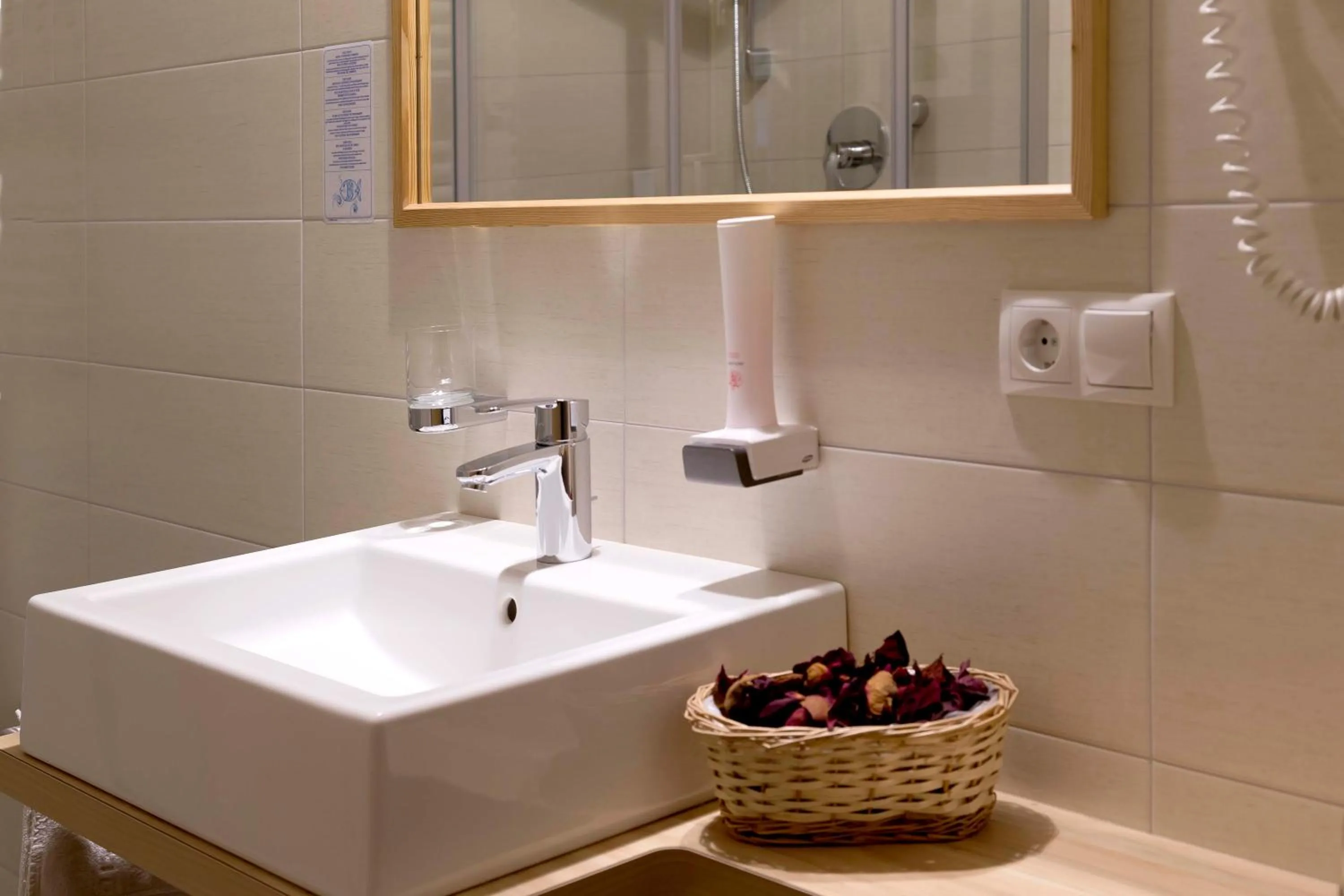 Bathroom in Martinshof berg herz hotel