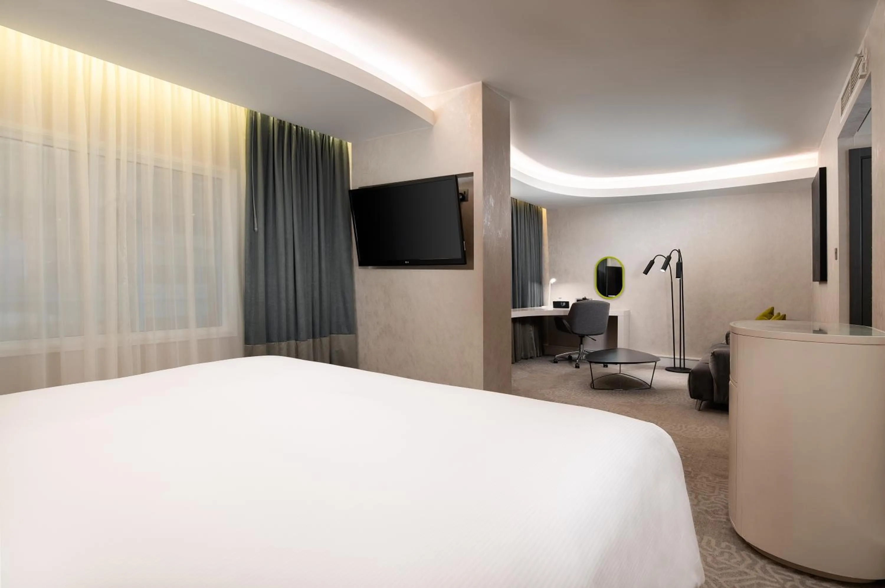 Bedroom, Bed in Hilton London Heathrow Airport