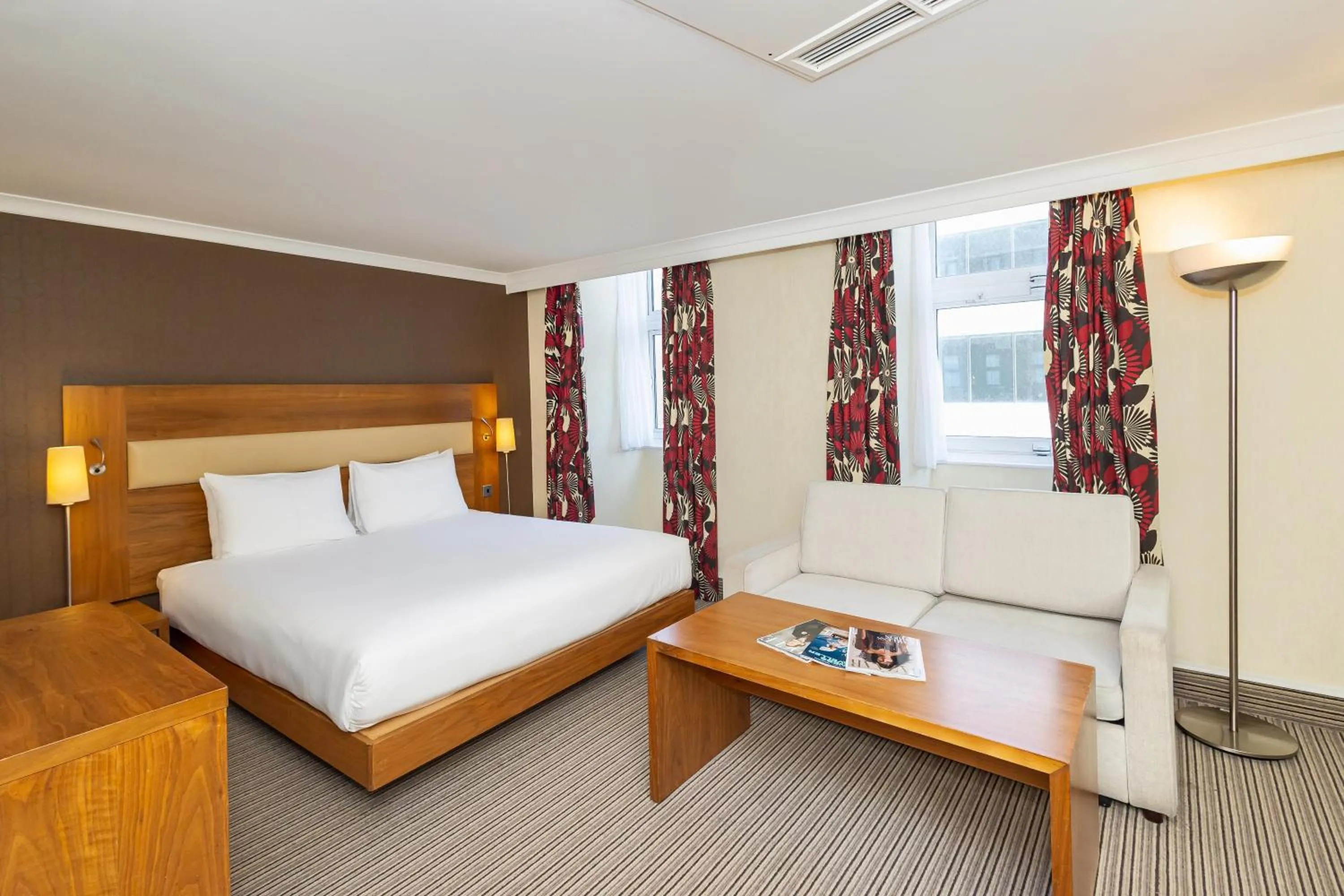 Living room, Bed in Hilton London Olympia