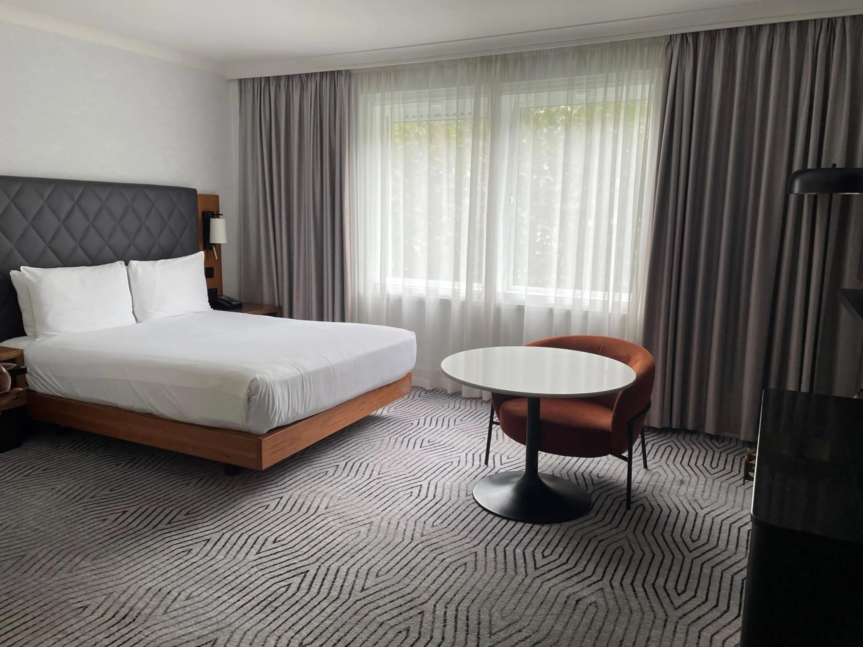 Bedroom, Bed in Hilton London Olympia