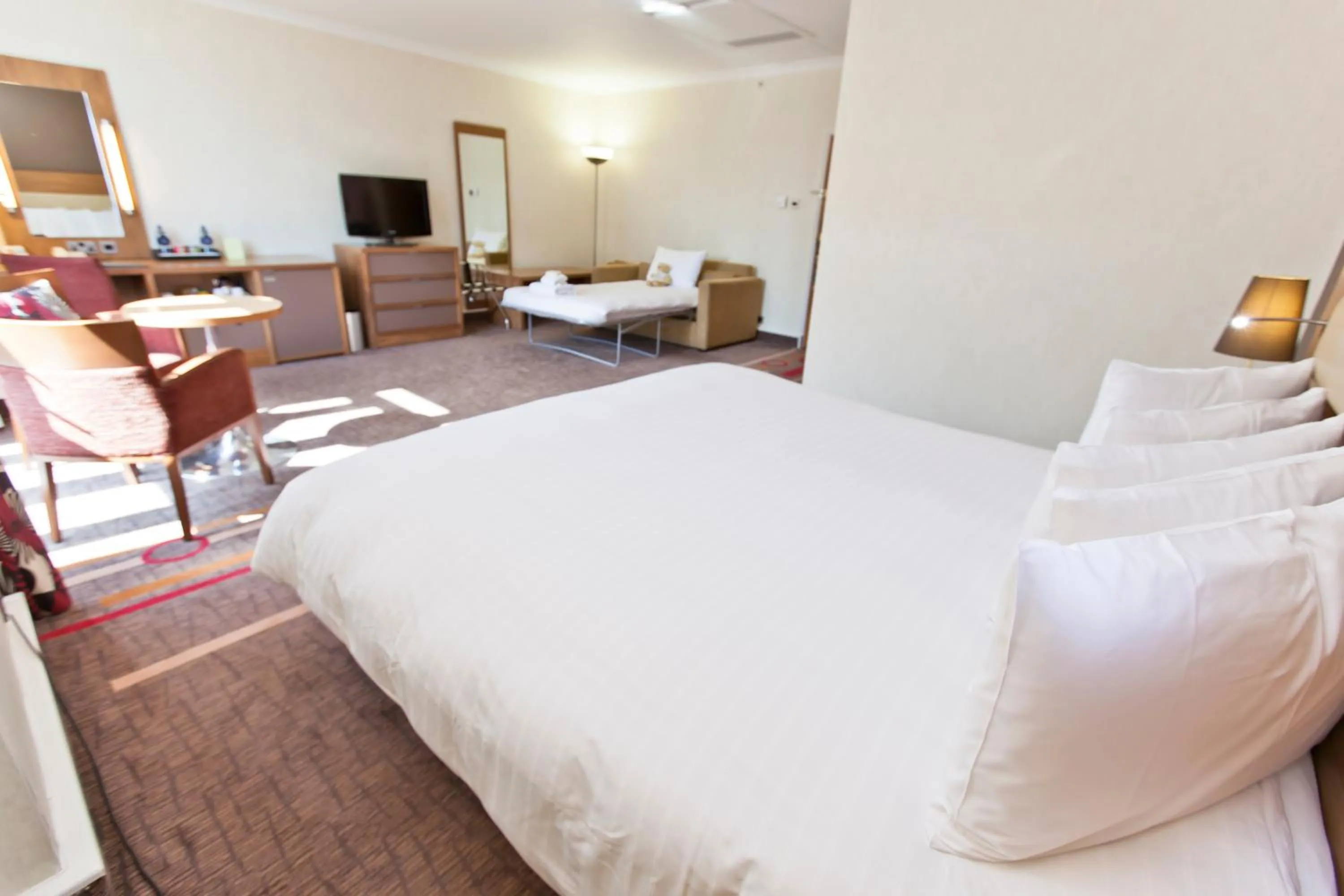 Bedroom, Bed in Hilton London Olympia