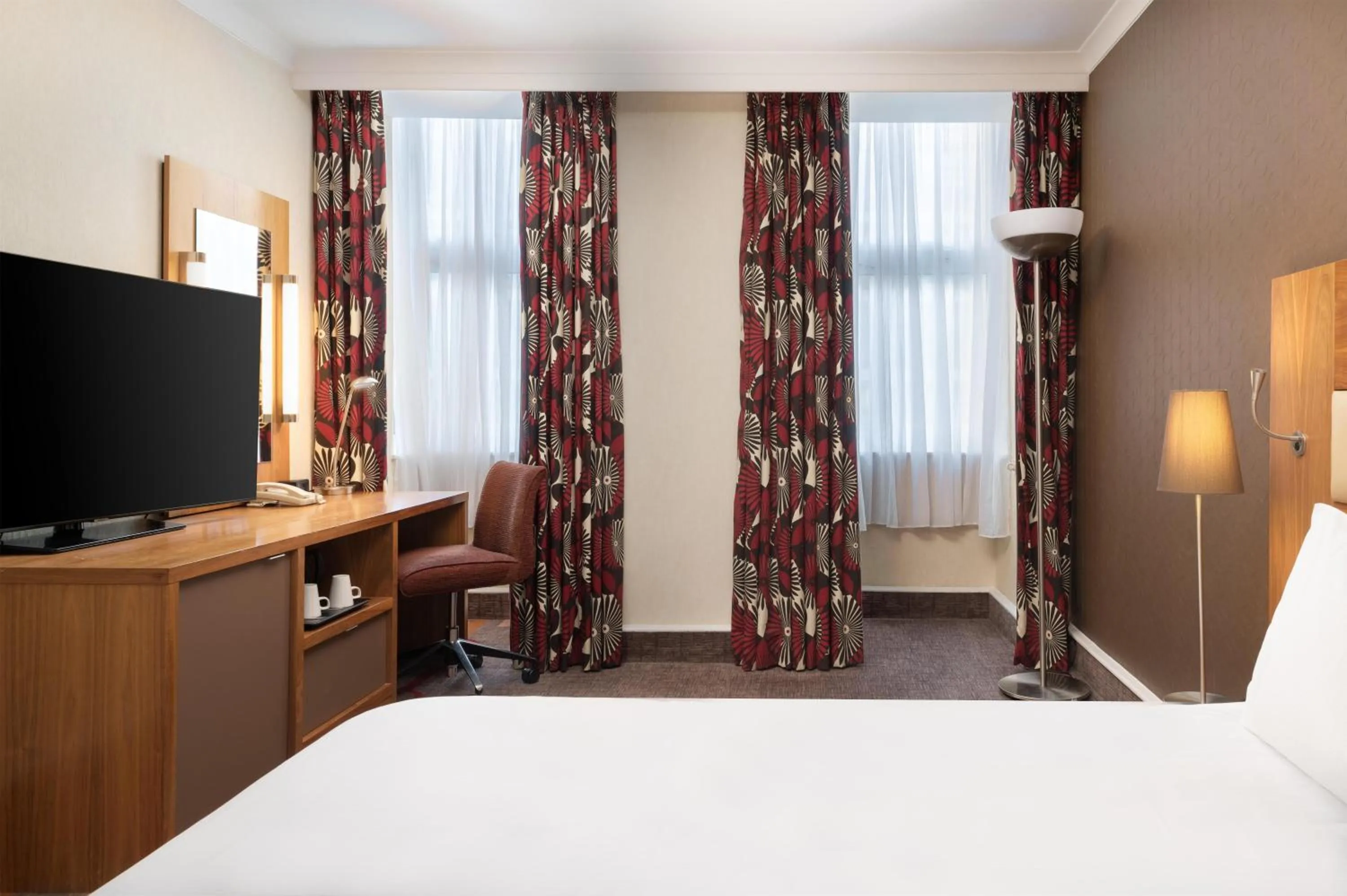 Bedroom, Bed in Hilton London Olympia