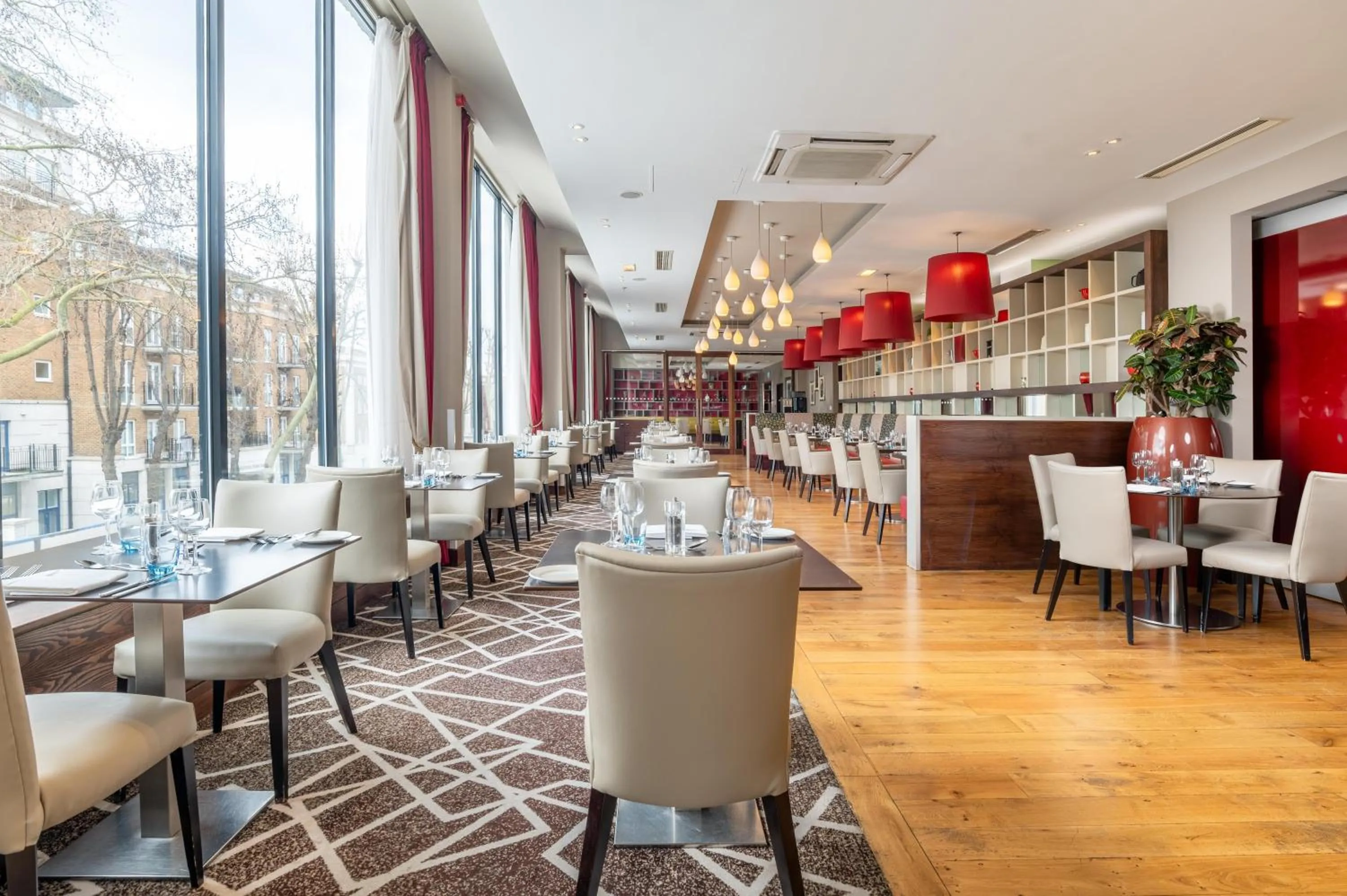 Restaurant/places to eat in Hilton London Olympia