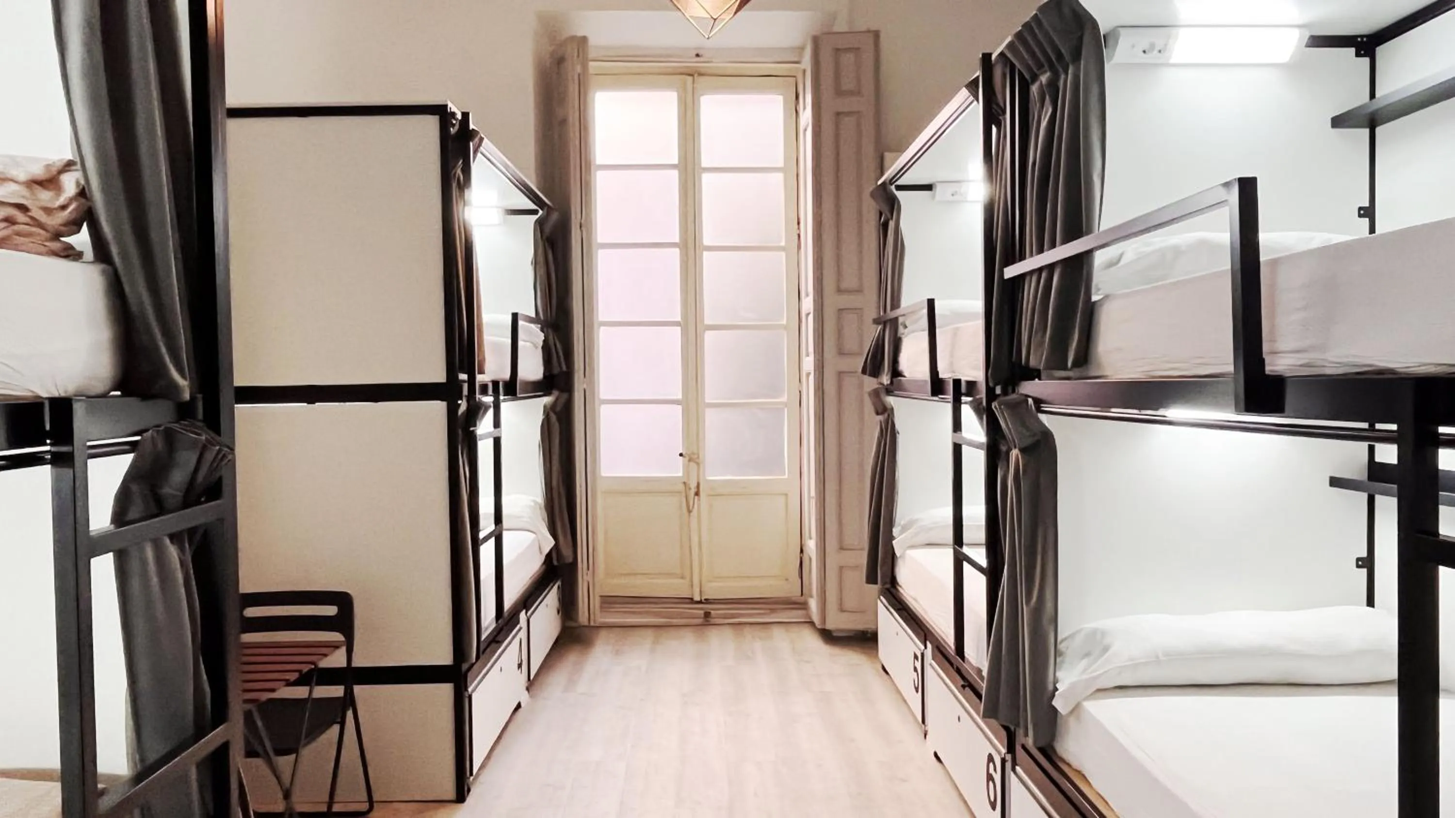 Photo of the whole room, Bed in Way Hostel Madrid