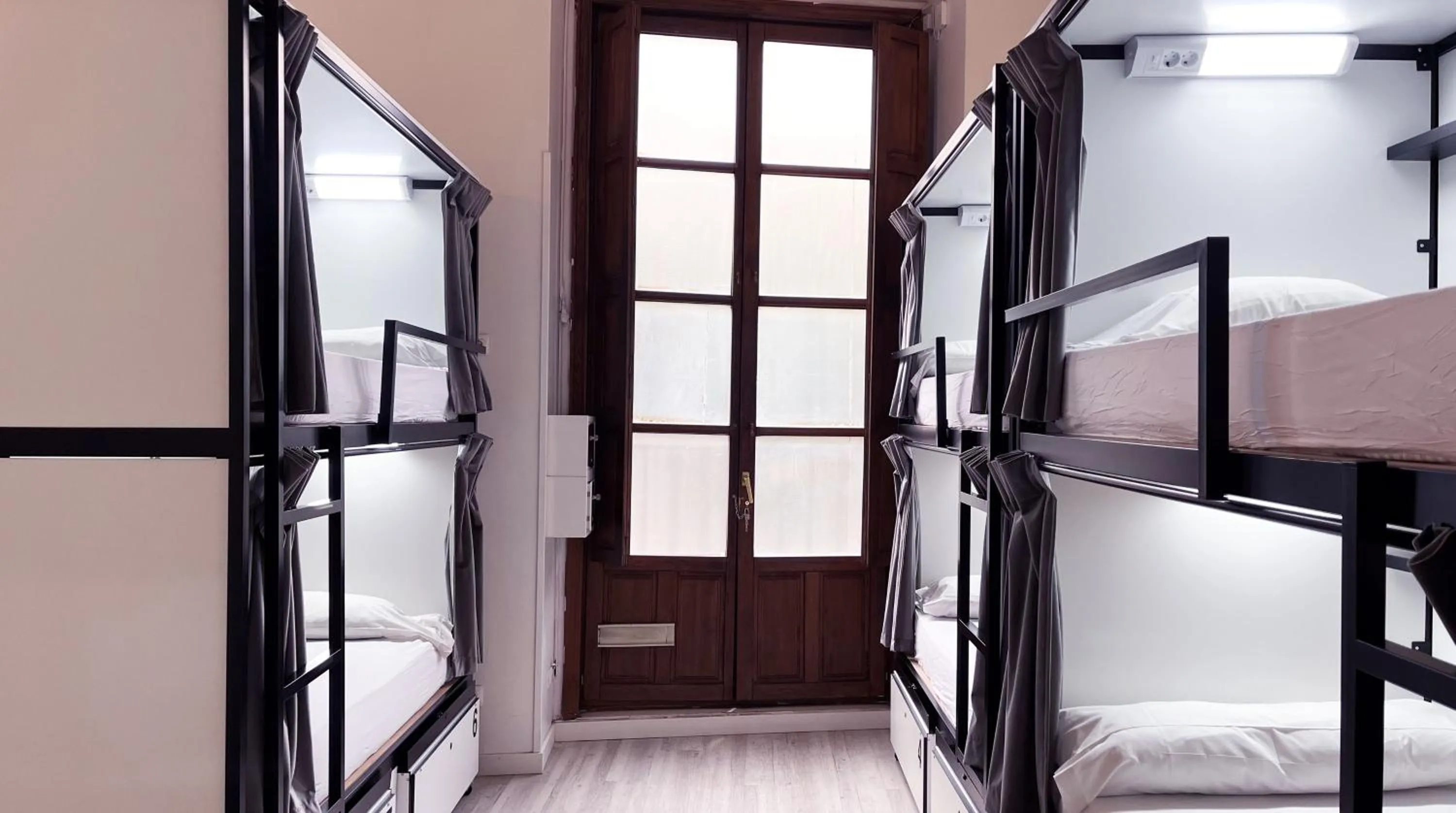 Photo of the whole room, Bed in Way Hostel Madrid