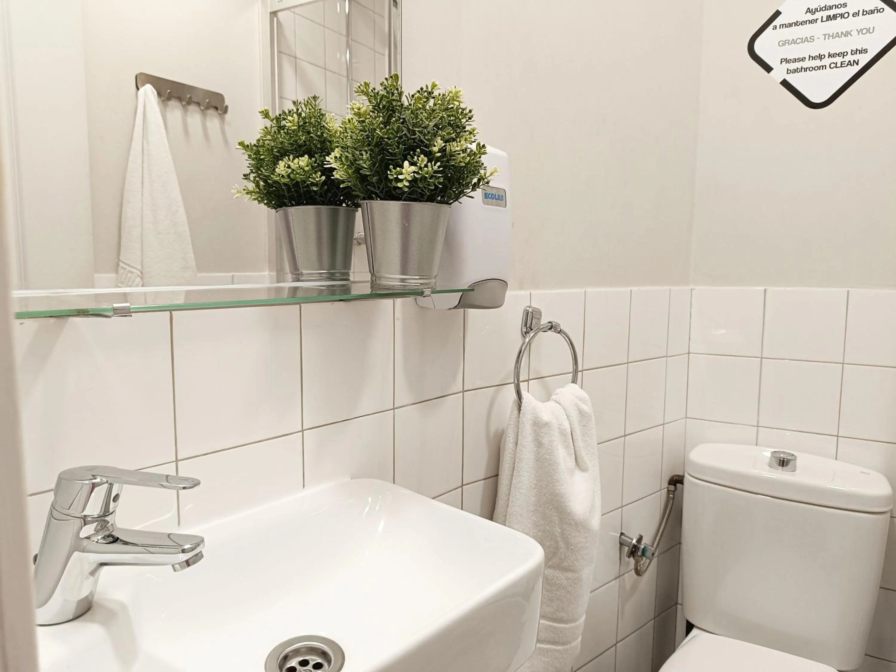 Bathroom in Way Hostel Madrid