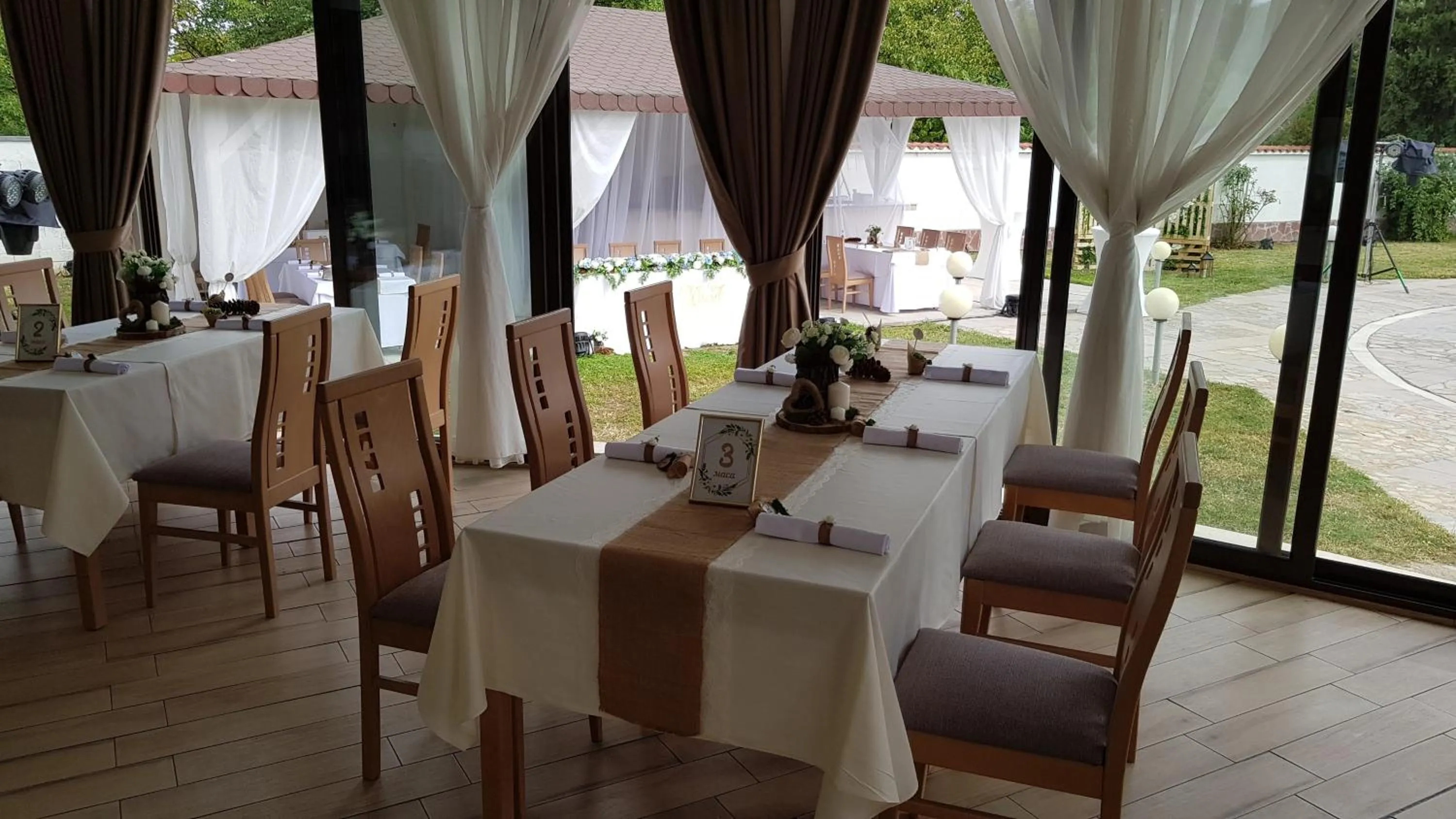 Restaurant/places to eat in SPS Hotel