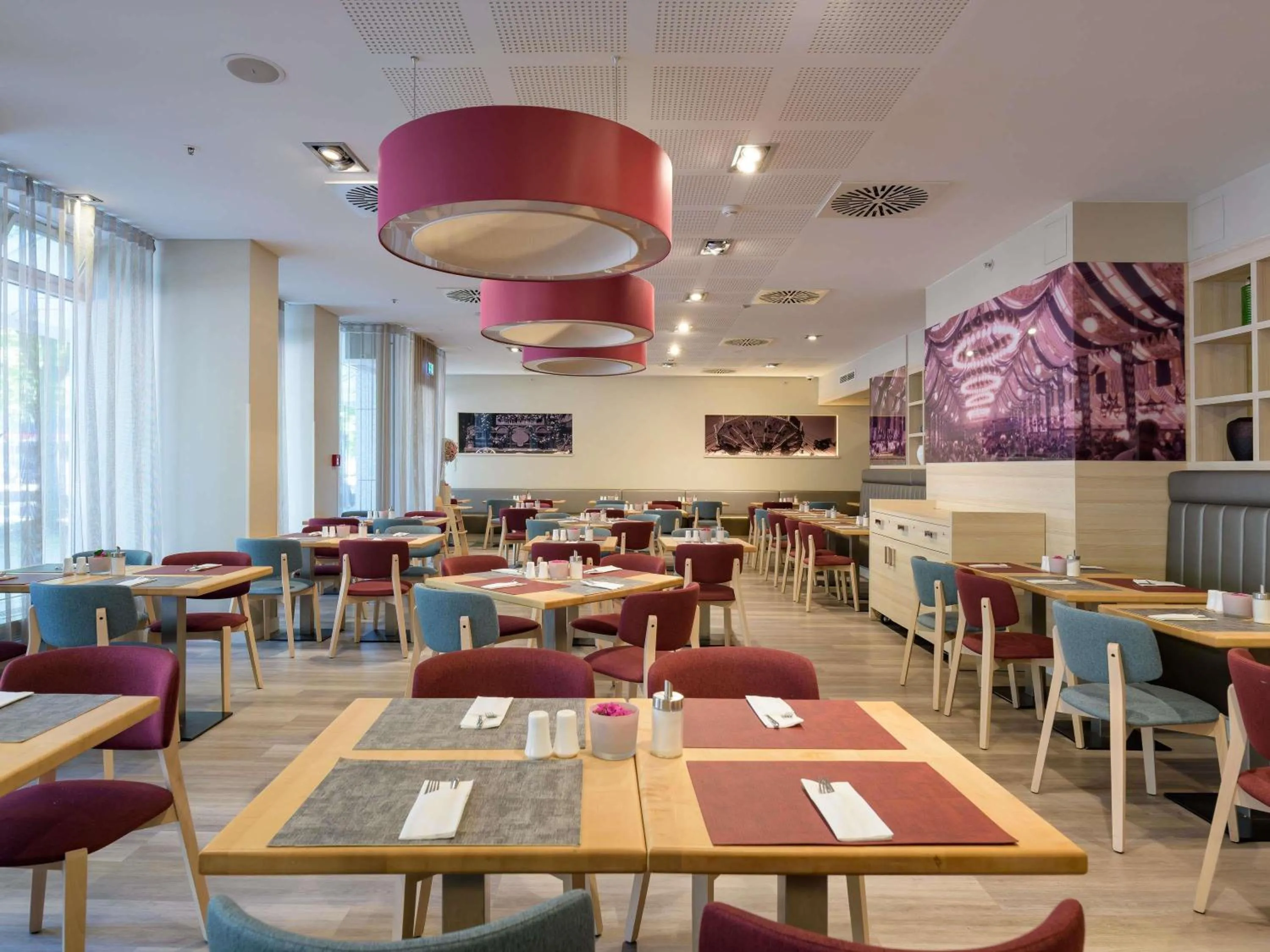 Restaurant/places to eat in Pullman Munich