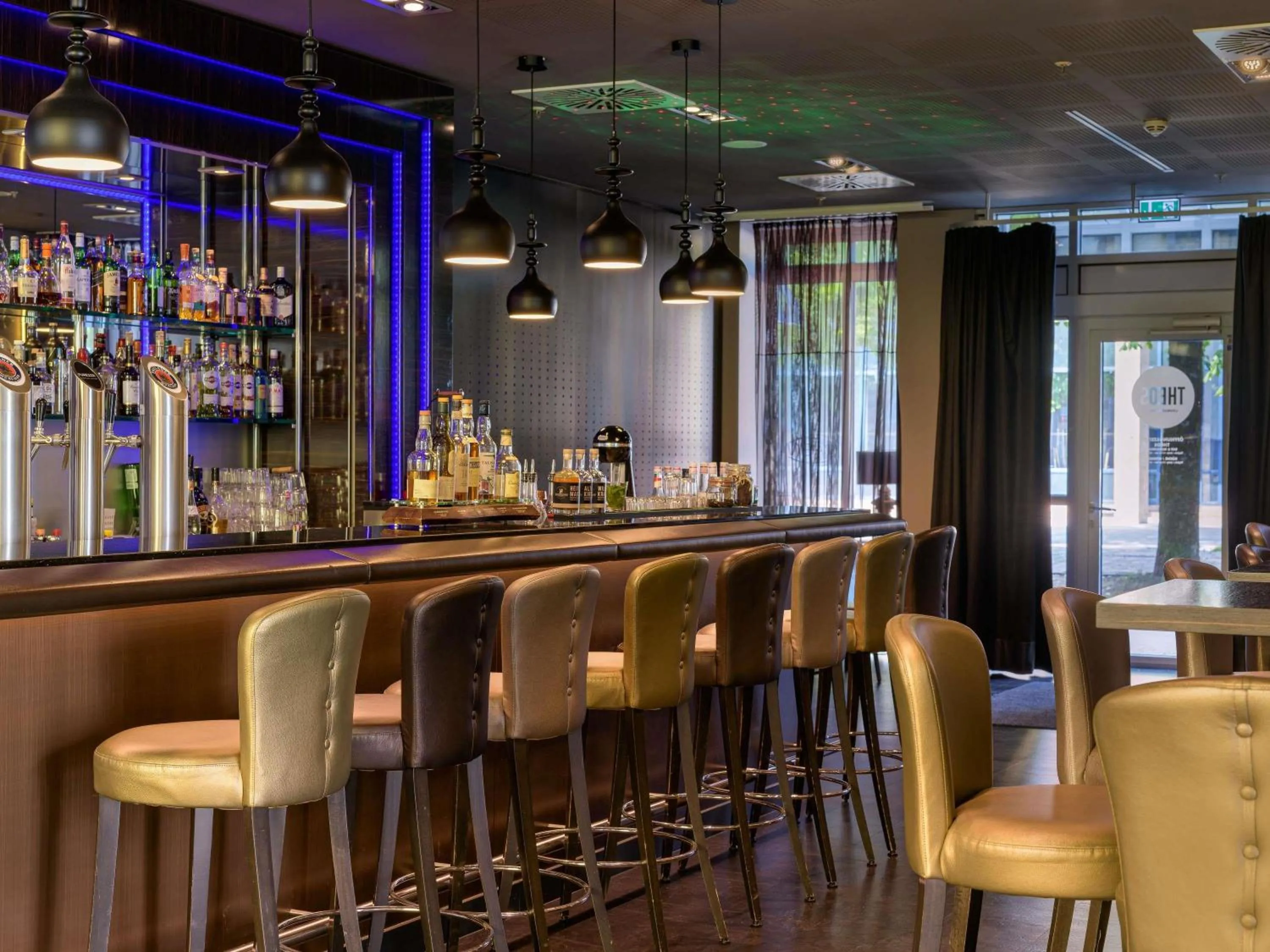 Restaurant/places to eat in Pullman Munich