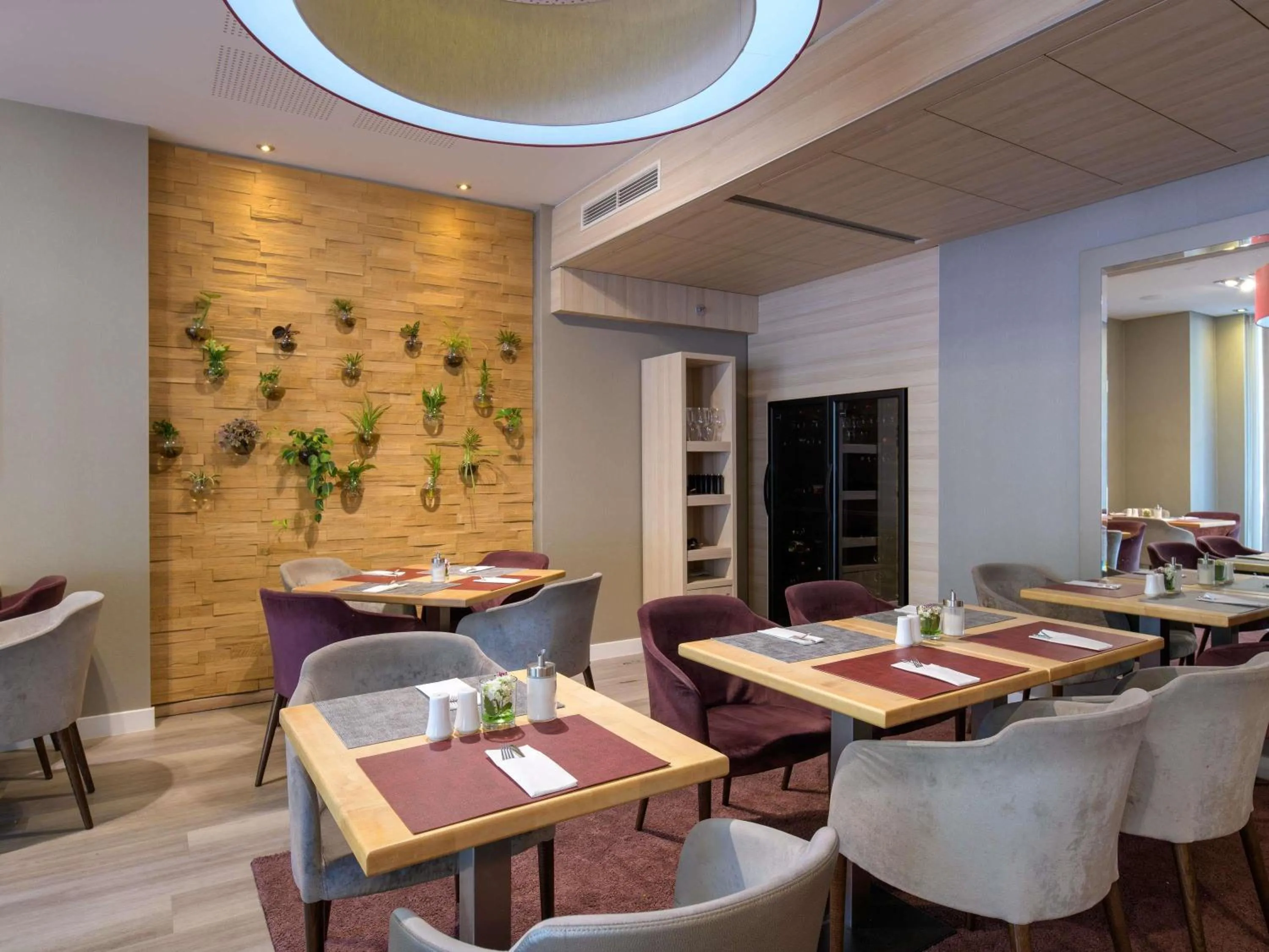 Restaurant/places to eat in Pullman Munich