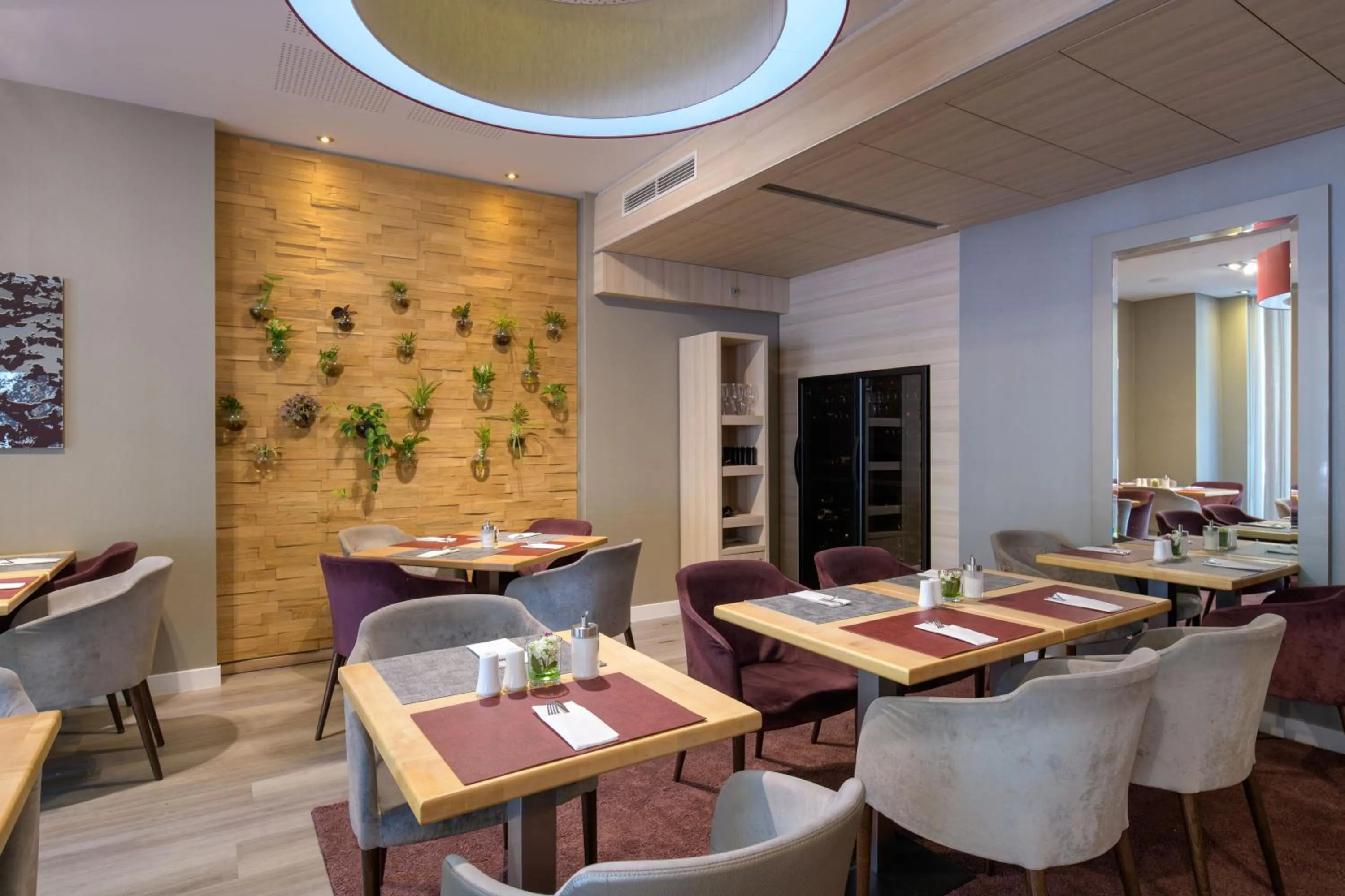 Dining area in Pullman Munich