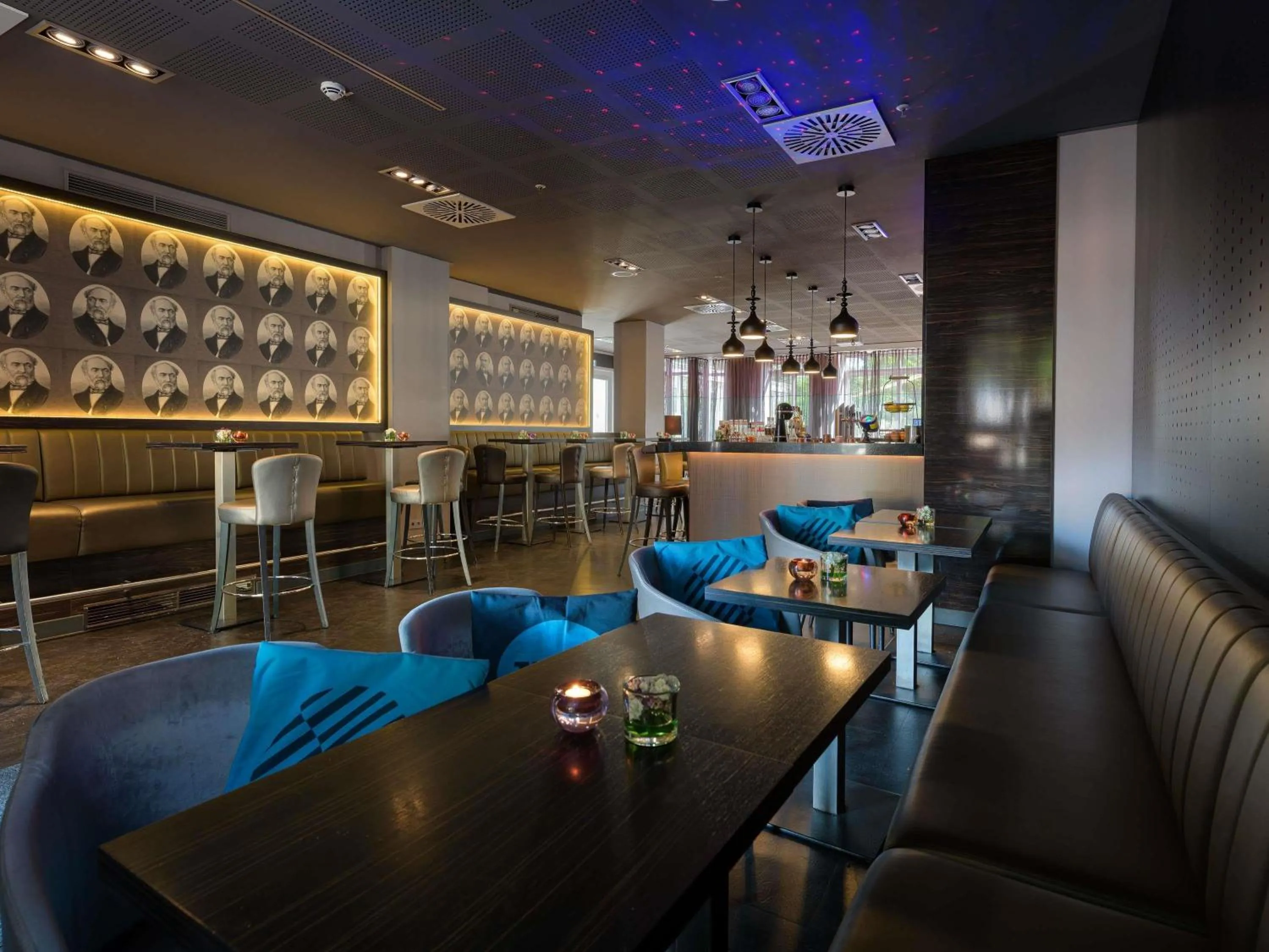 Restaurant/places to eat in Pullman Munich