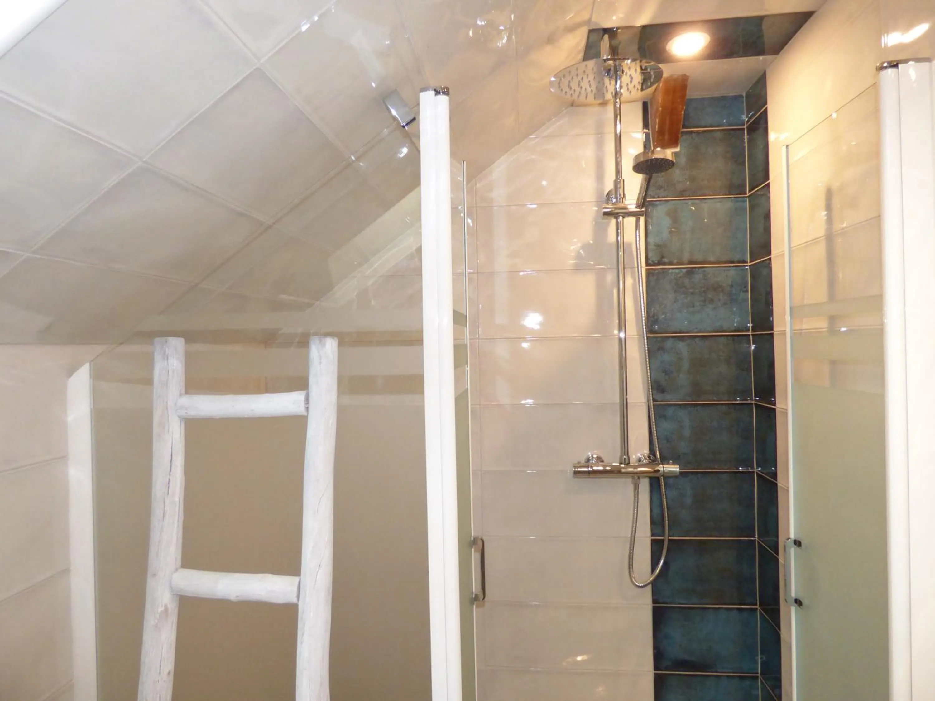 Chambres d'hôtes Chez Valérie Garage motos et vélos