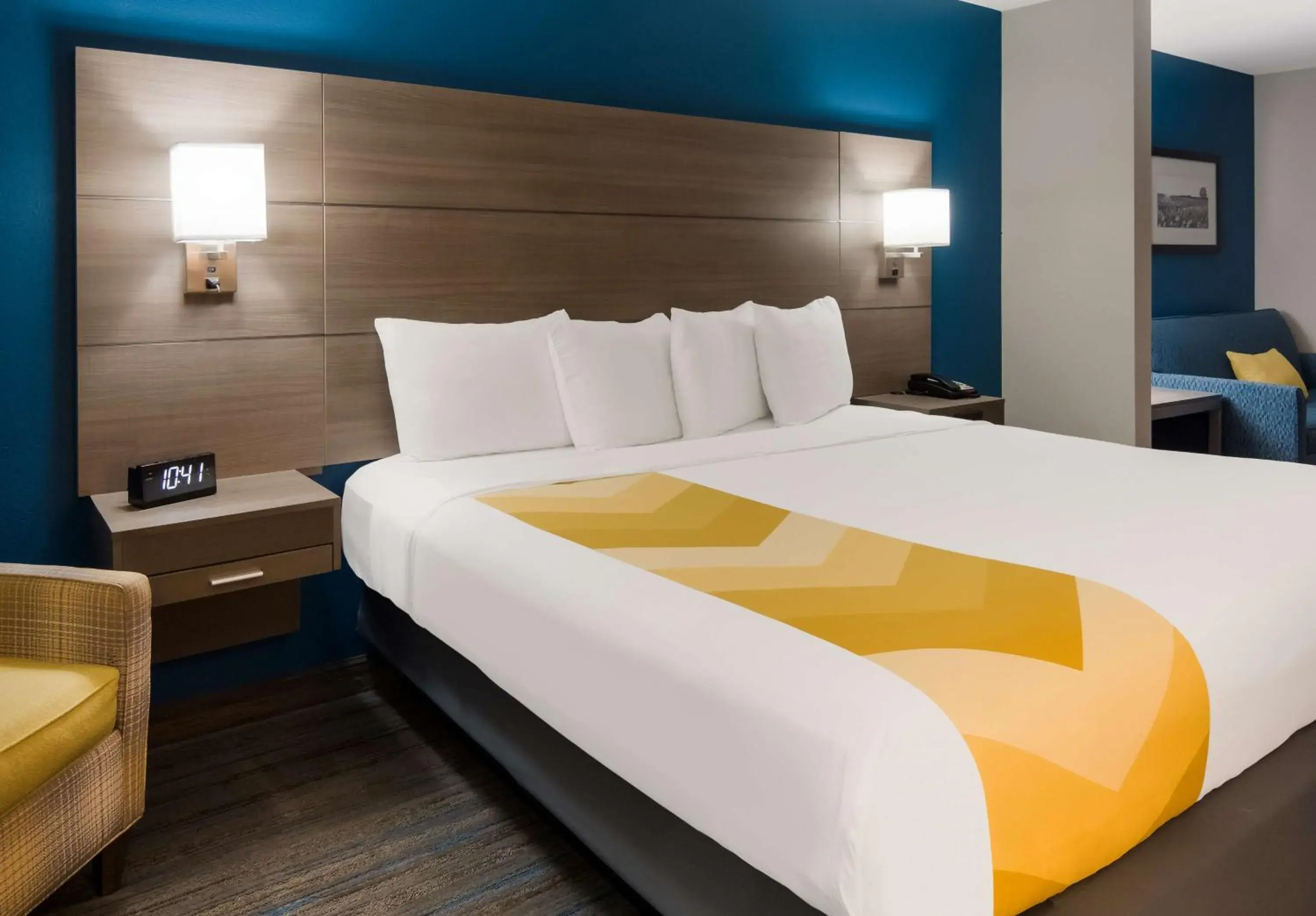 King Suite with Bath Tub - Disability Access in Best Western Eastland King Suite with Bath Tub - Disability Access in Best Western Eastland